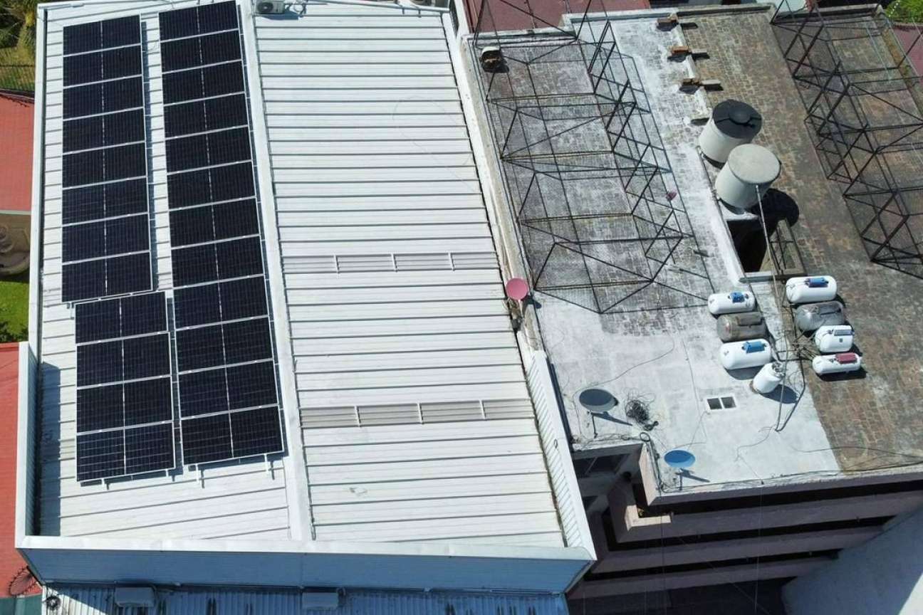 La forma de obtener paneles solares sin invertir un peso