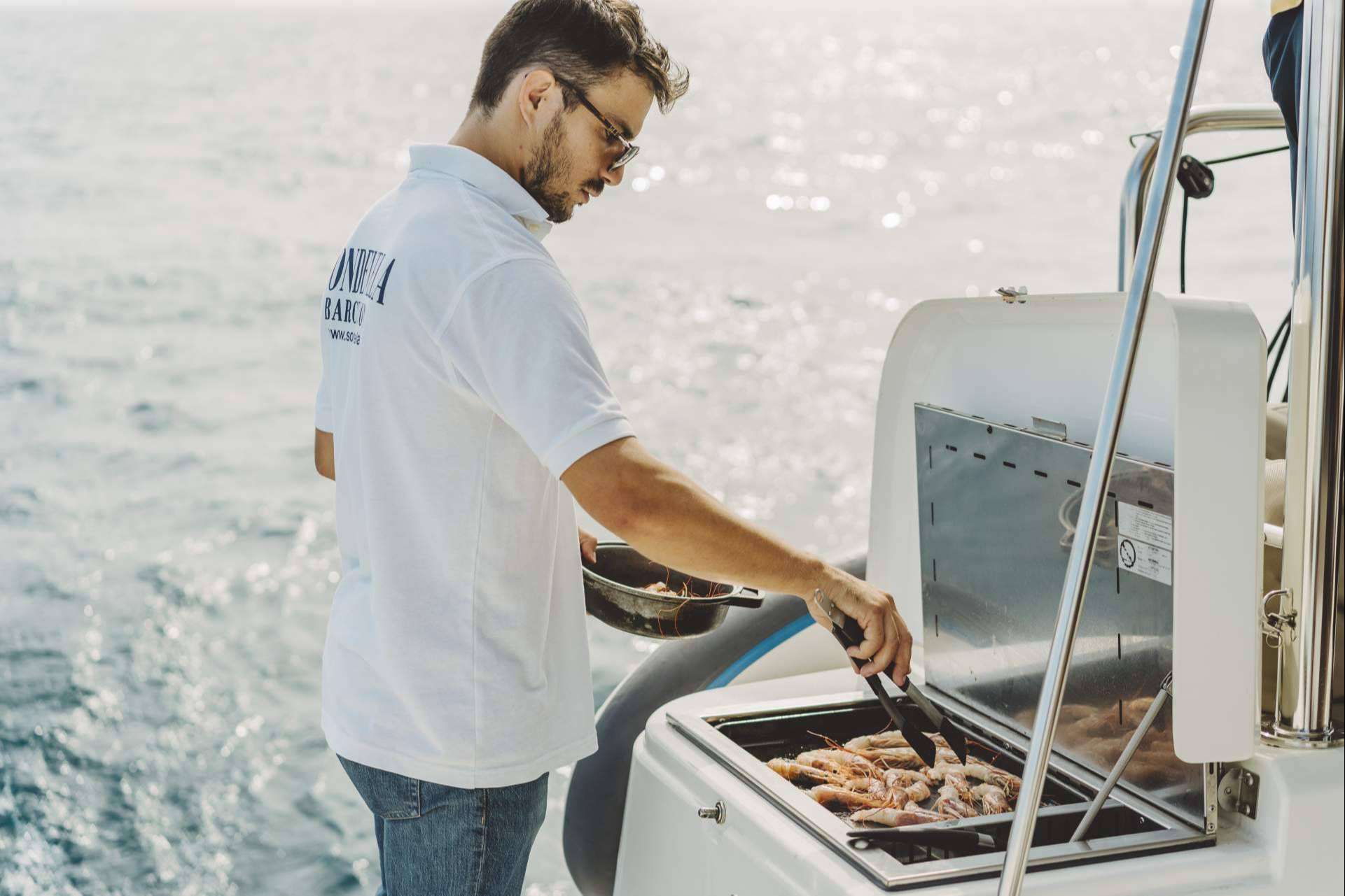 Sondevela y sus diferentes actividades en un barco privado