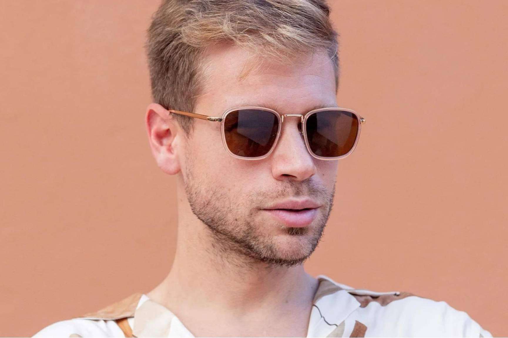 Las gafas de sol rosas de moda para este verano, con Charly Therapy