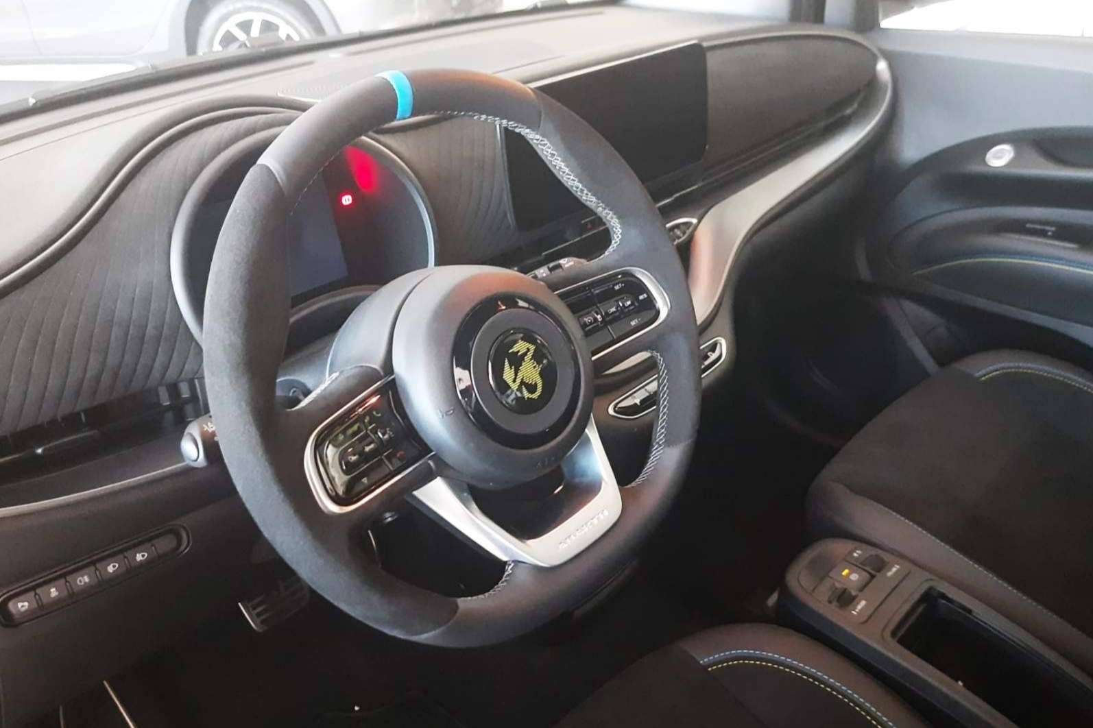 Ascauto ofrece en Madrid el Abarth 500e, impulsando la electrificación