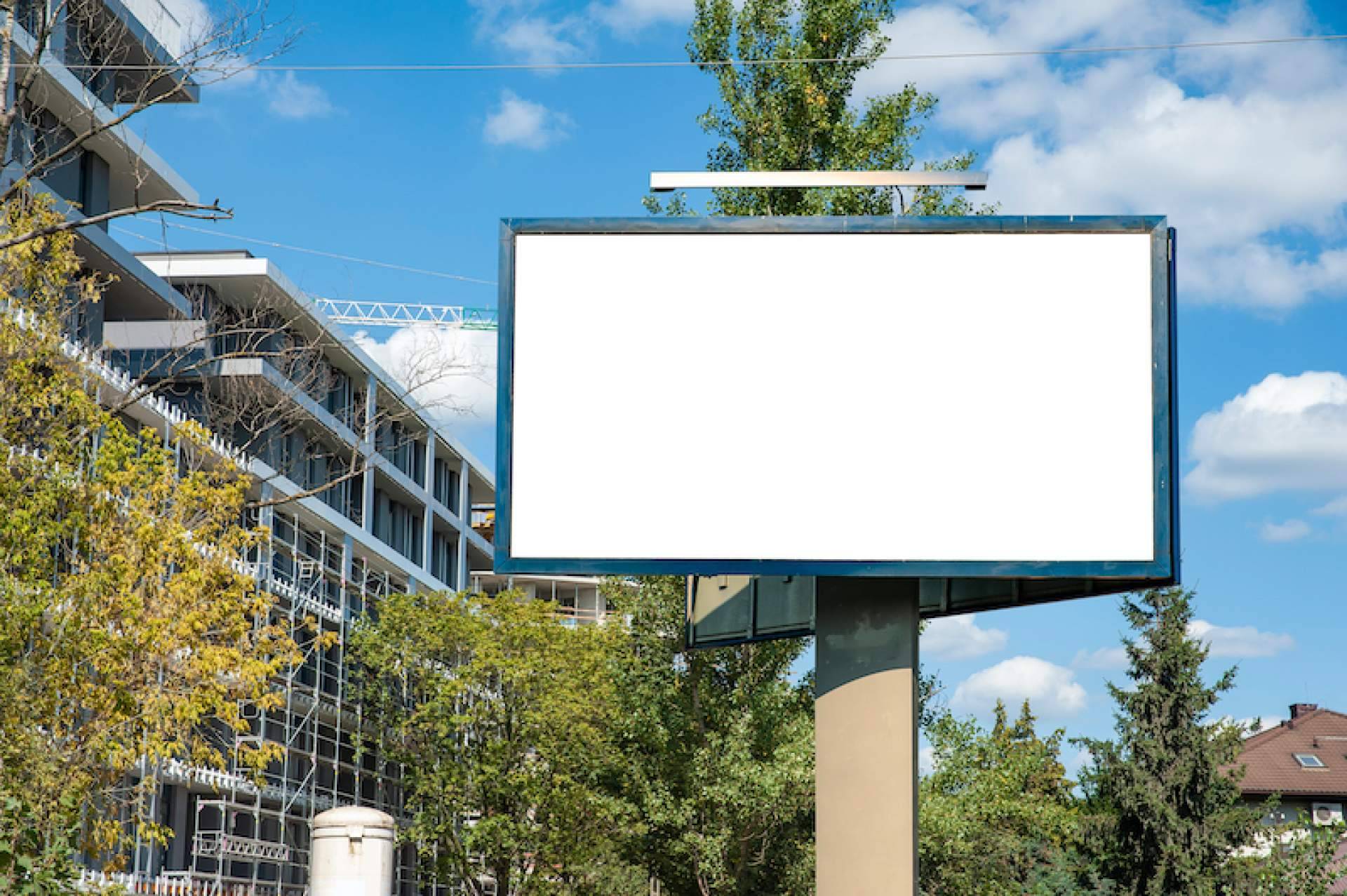 Cuáles son las ventajas de usar vallas publicitarias en Madrid, por Accicast