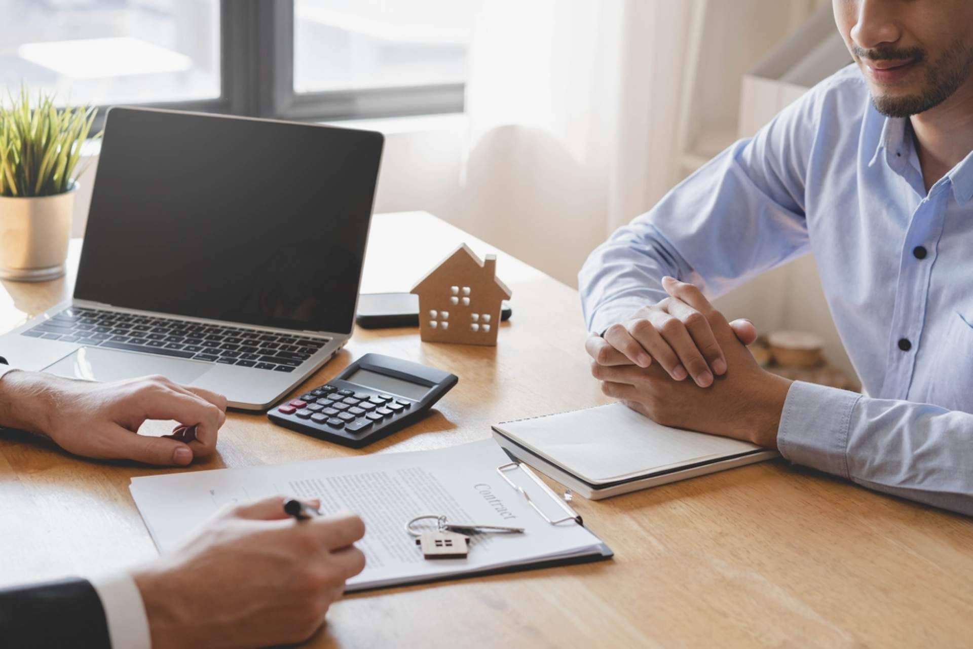 ¿Por qué los funcionarios tienen más facilidades a la hora de pedir una hipoteca?, con expertosenhipotecas.es