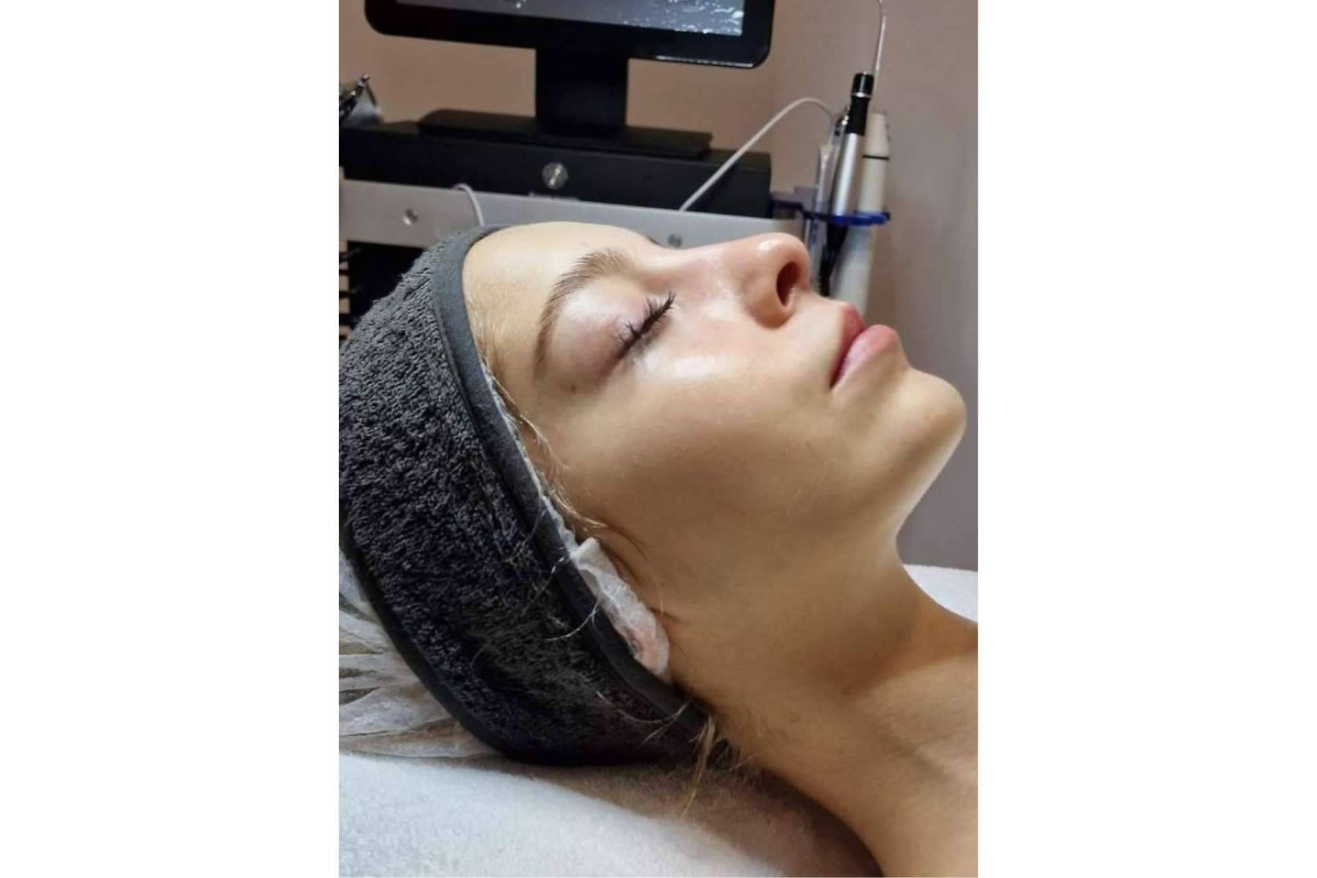 Después del verano, recibir una súper limpieza facial
