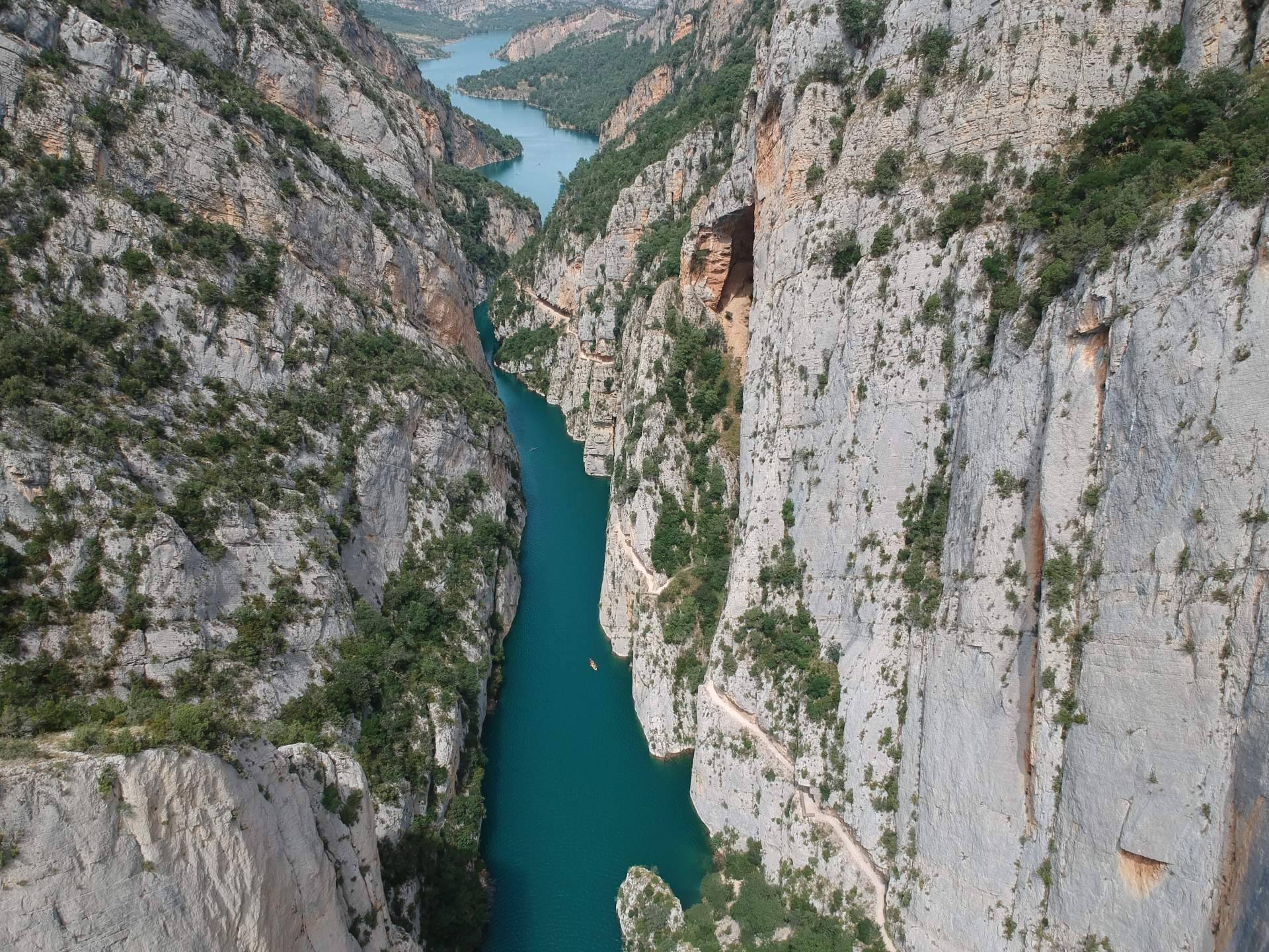 Disfrutar de una experiencia distinta realizando una vía ferrata en el Congost de Mont-rebei