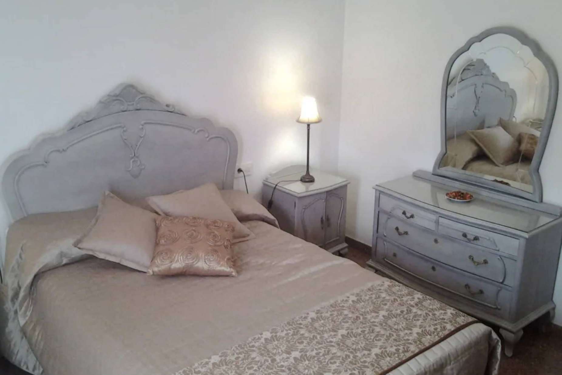 Galvañ Lacados ofrece la restauración de muebles de madera