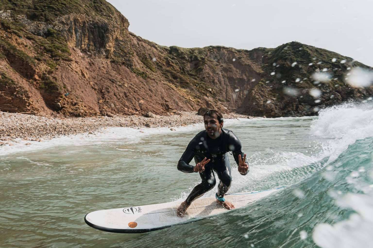 Flysurf recomienda 5 de los mejores destinos para la práctica de surf en España