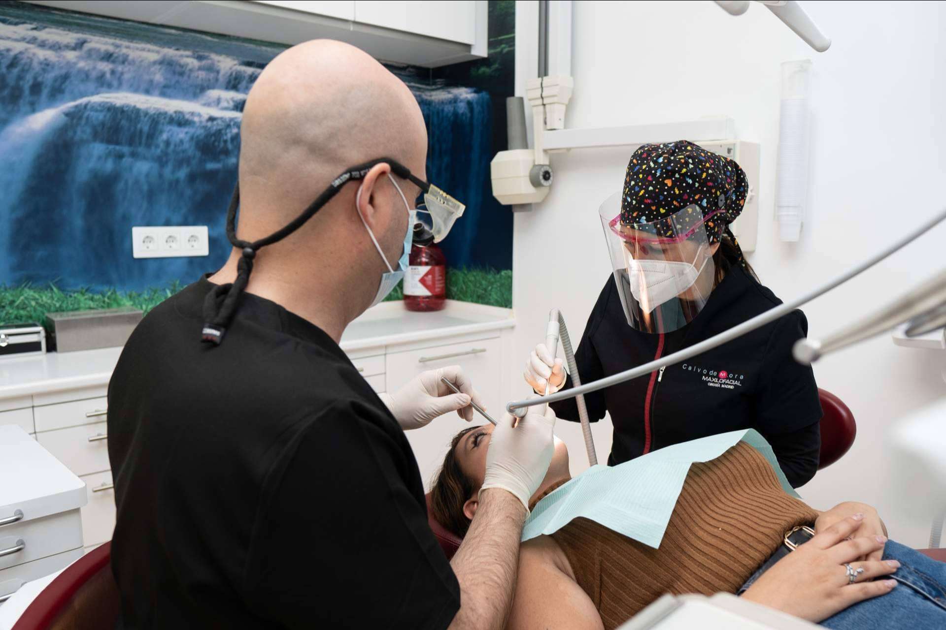 Corregir la sonrisa gingival de la mano de los expertos de la Clínica Calvo de Mora