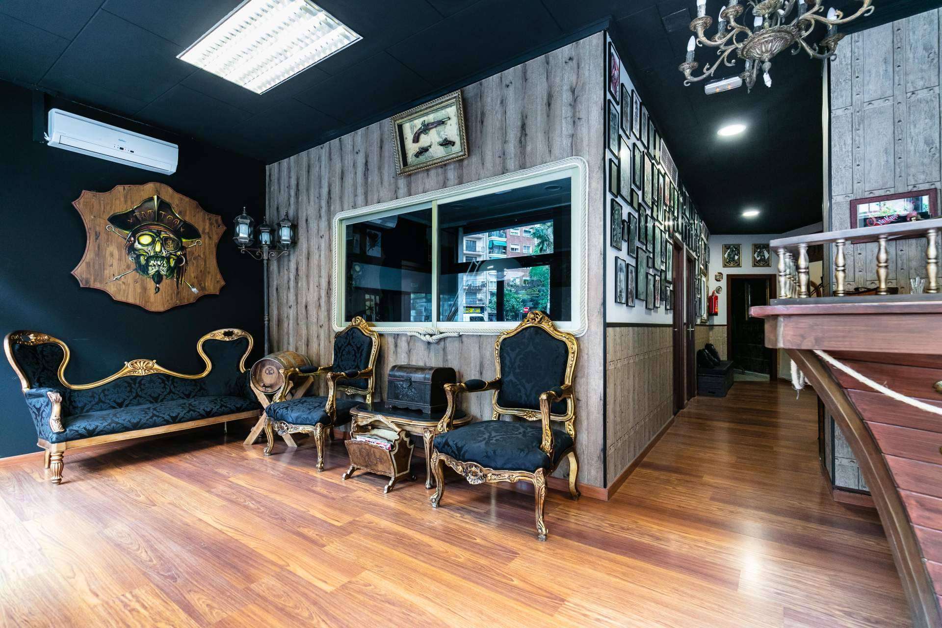 Uno de los mejores estudios de tatuajes en Valencia en el que personalizar un proyecto de tattoo es la Piratería Tattoo Ship