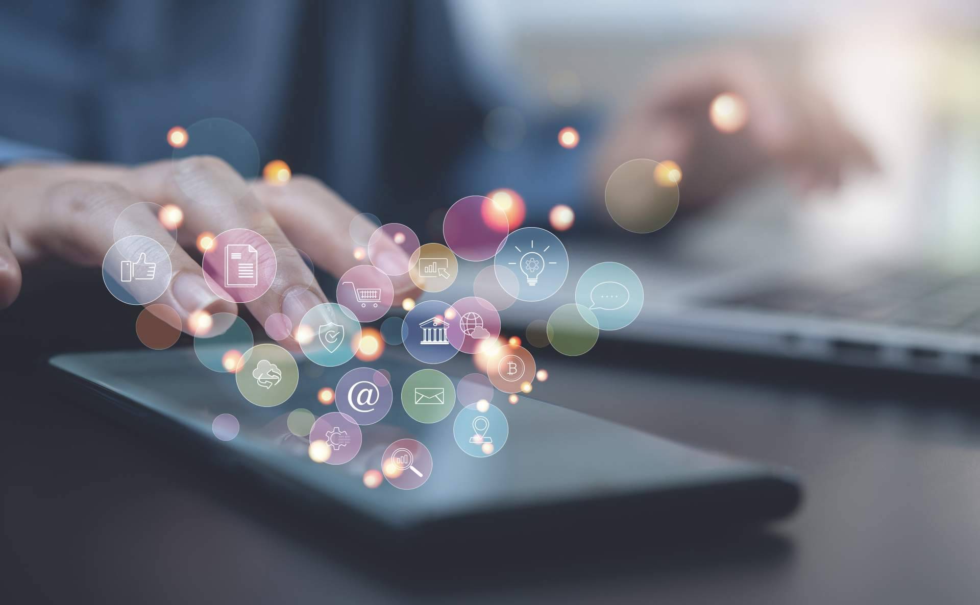 Mejorar la productividad gracias a las apps vinculadas al sistema gestor de la empresa, por AKX Studio