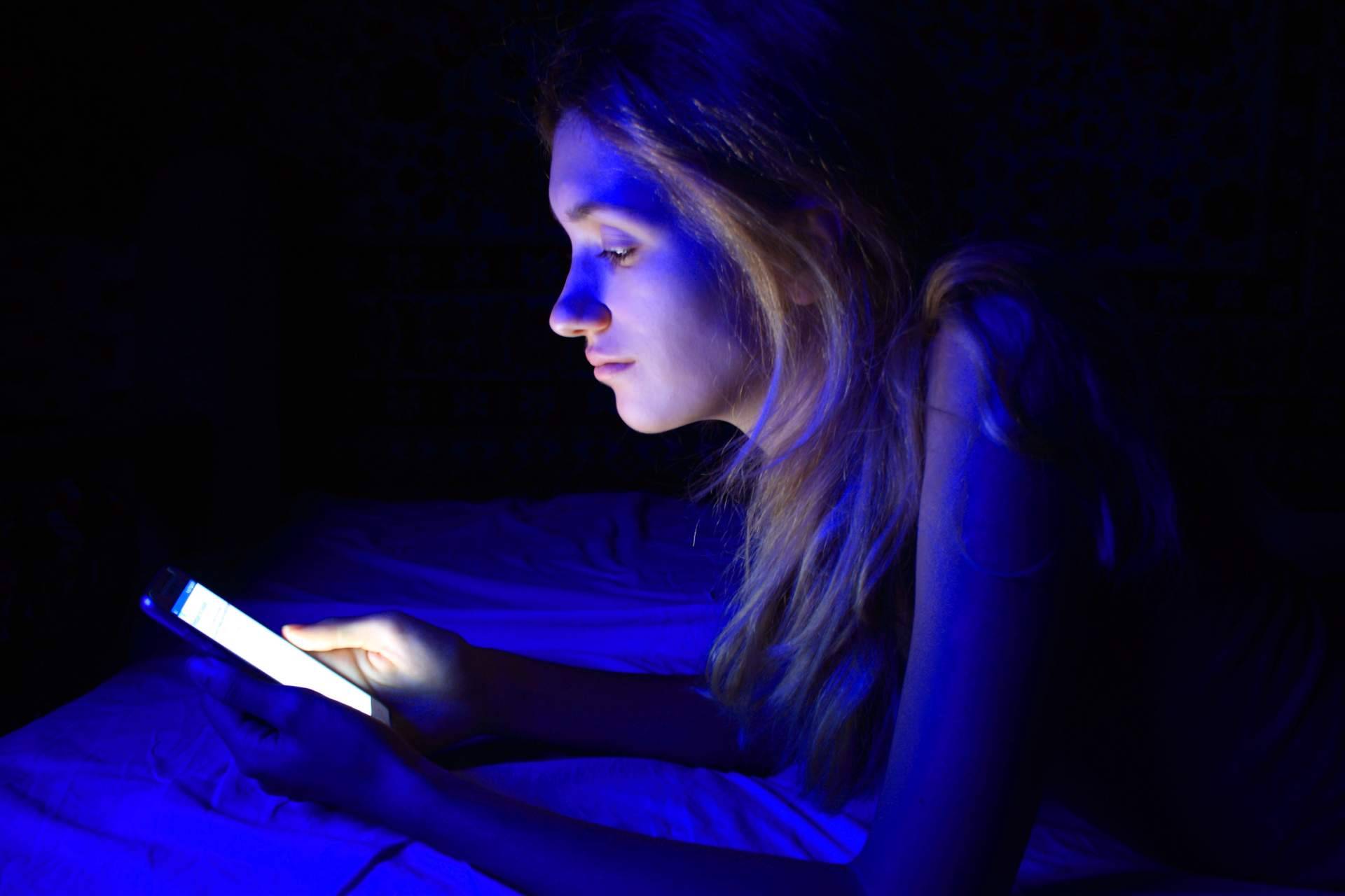 El fotoenvejecimiento cutáneo y la luz azul emitida por las pantallas digitales