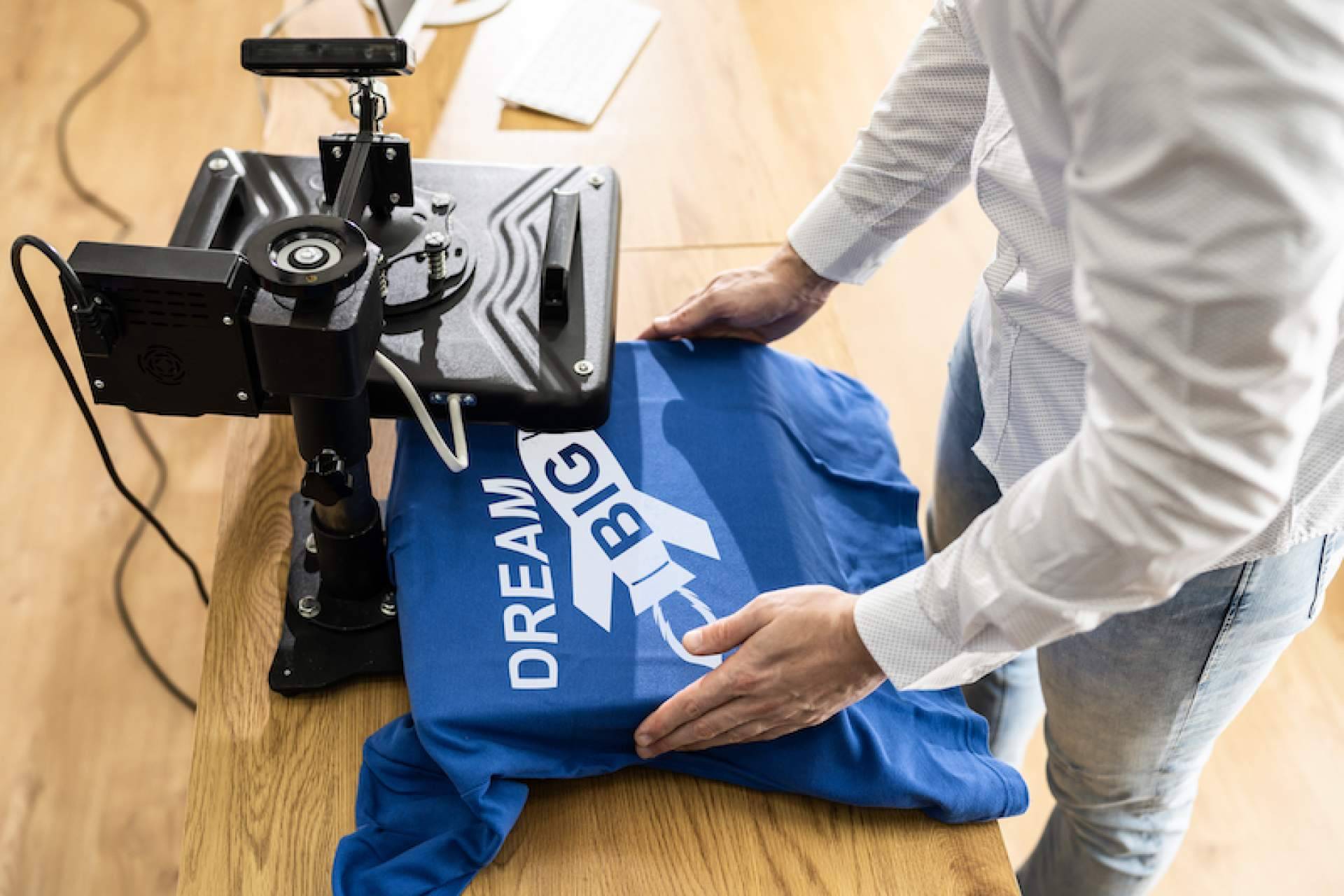 Aumentar la visibilidad de una marca con la personalización de sus camisetas con SEVU Printing