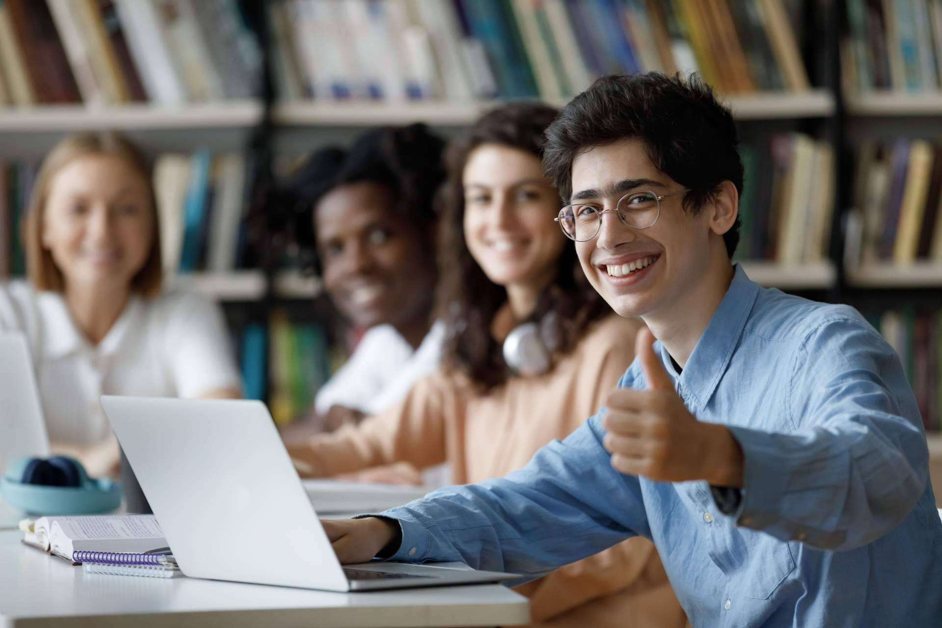 Ayuda Universitaria ofrece servicios de ayuda TFG y ayuda TFM