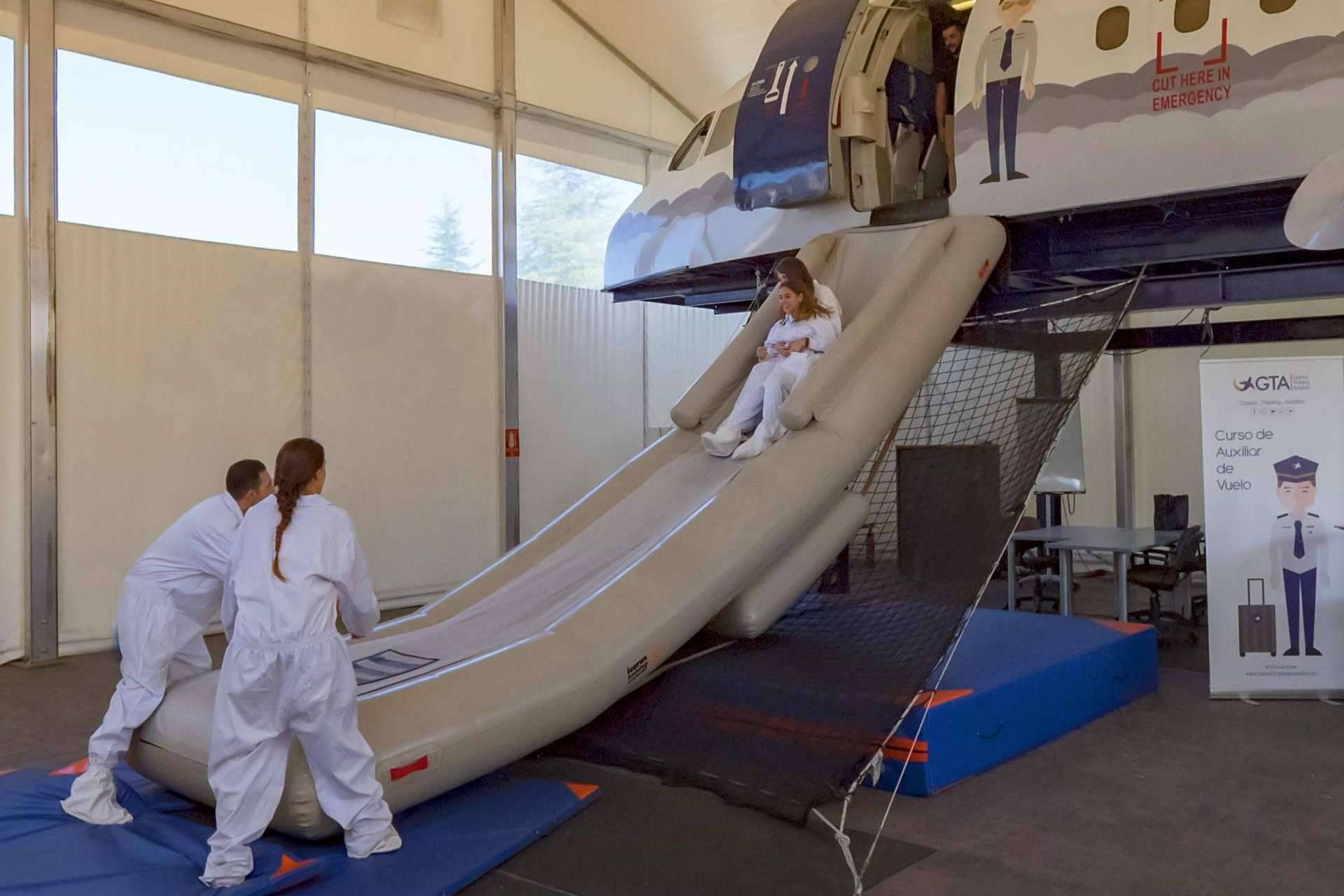 Formación aeronáutica para pilotos y tripulantes de cabina de pasajeros con Global Training Aviation