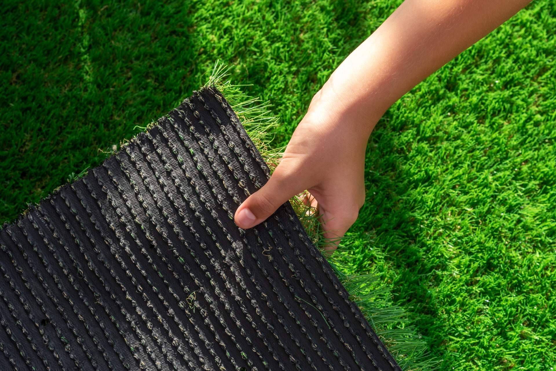 Black Friday, la oportunidad para renovar el jardín con césped artificial de JardinVertical.es