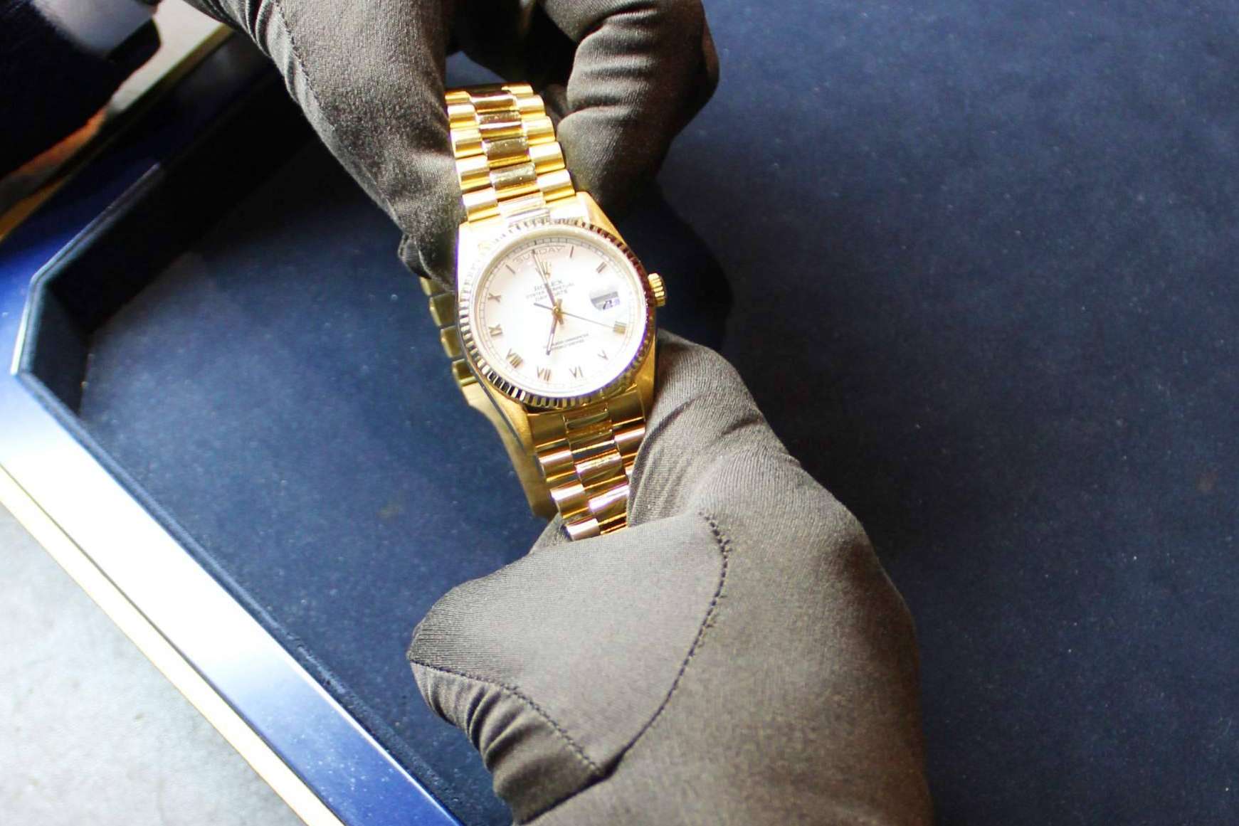 Vender relojes y joyas de lujo en Bonhill Group