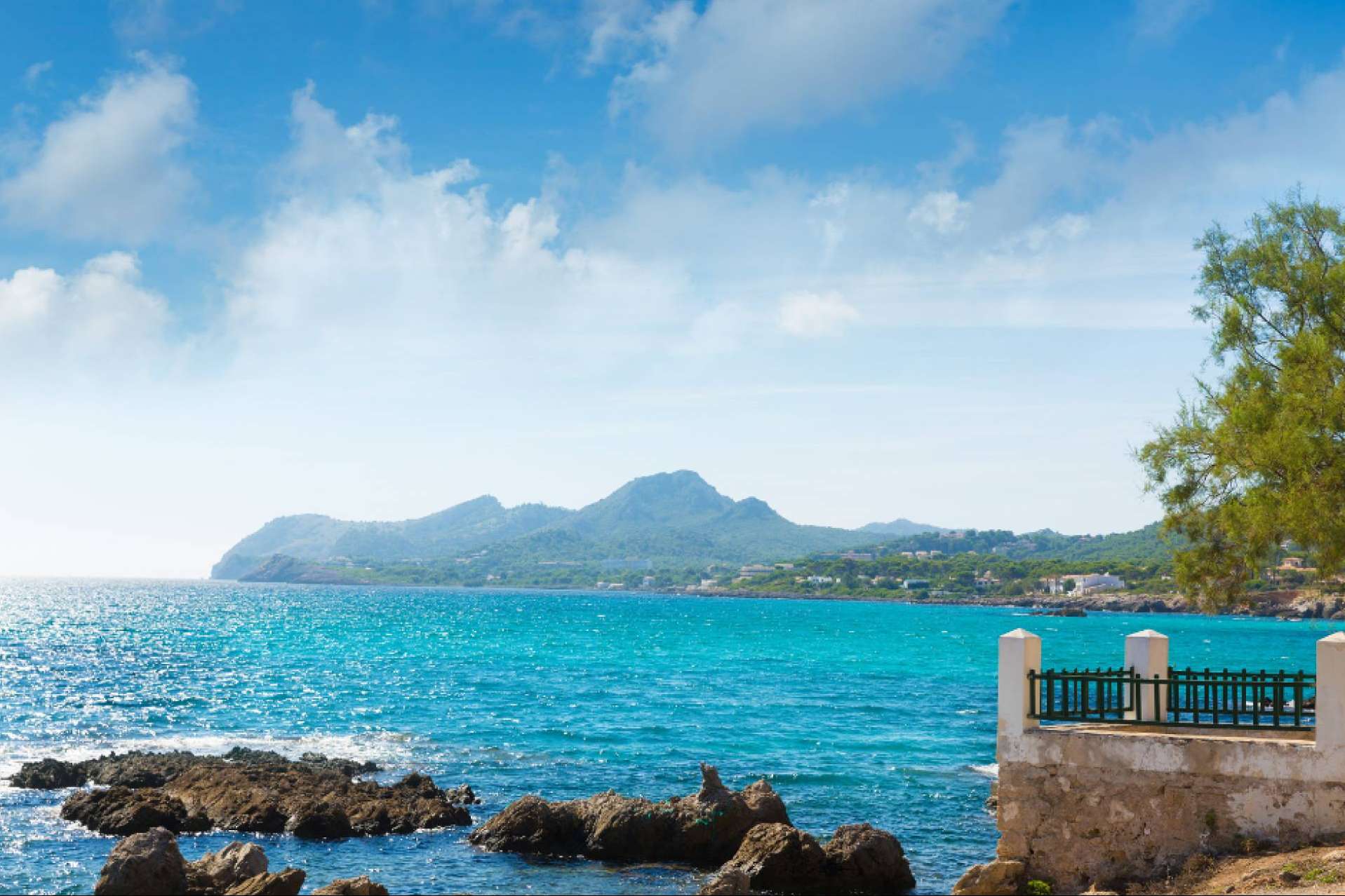 Cala Ratjada; una joya escondida en Mallorca para las parejas enamoradas