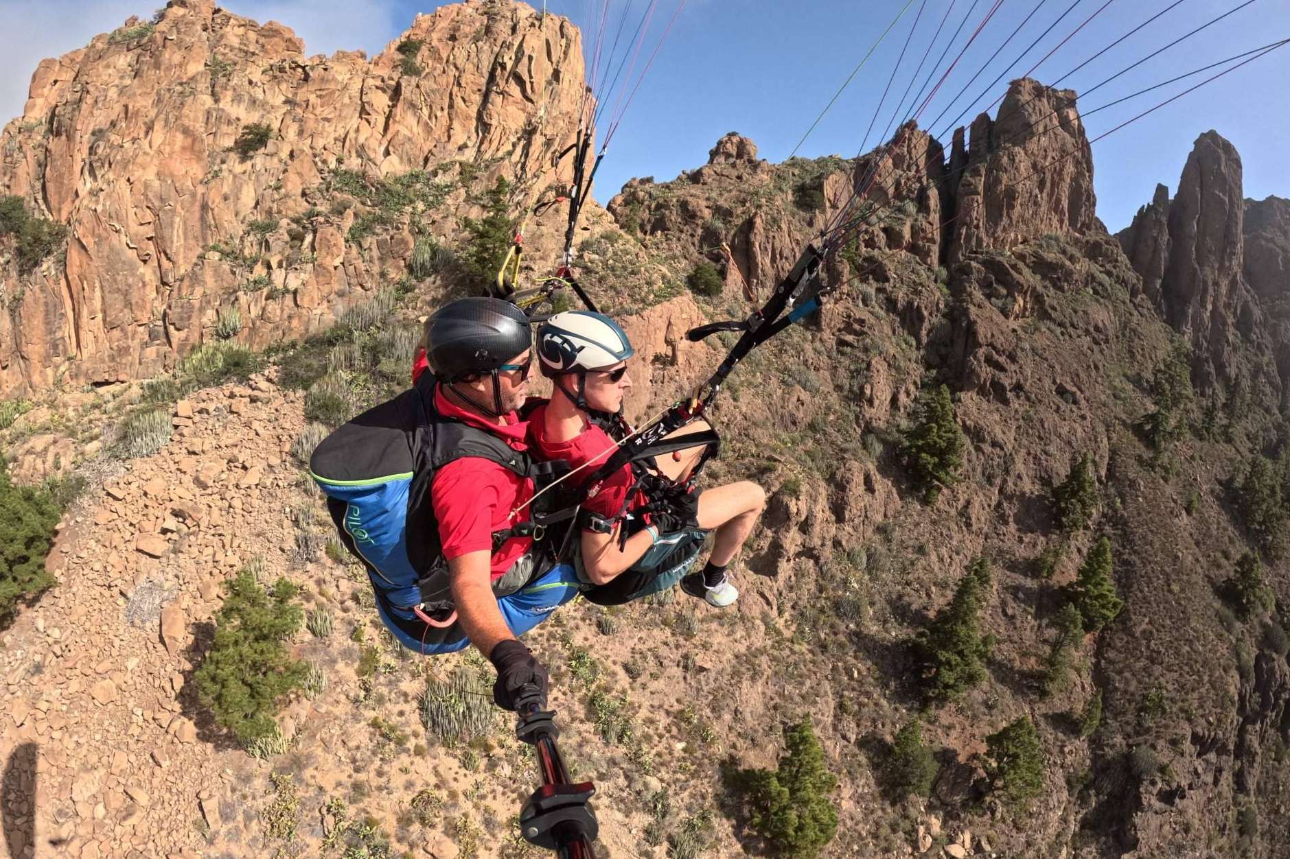 La experiencia de paragliding Costa Adeje que ofrece Tenerfly