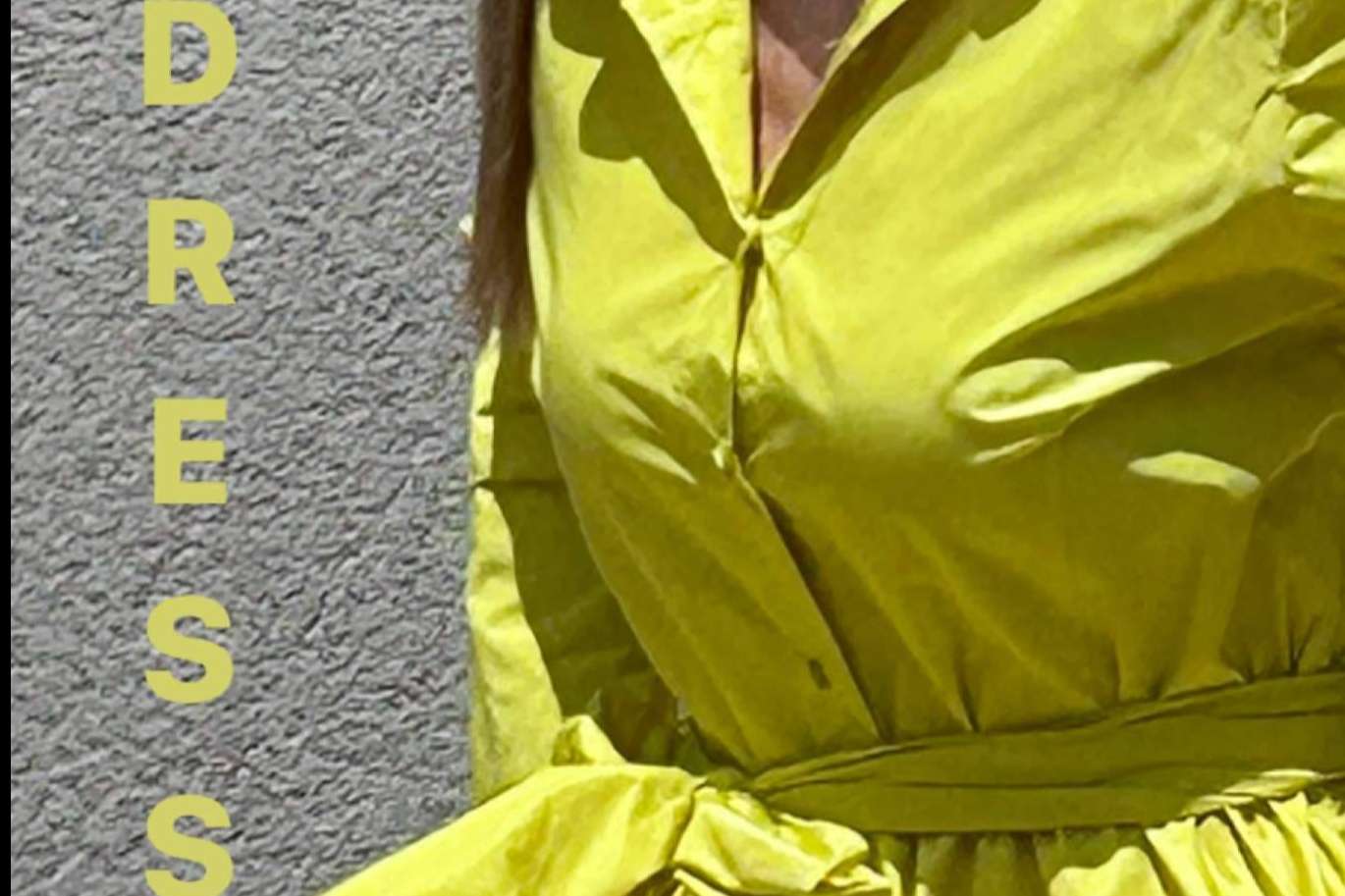 Modelo colorido de vestido camisero largo, de la mano de Thannac