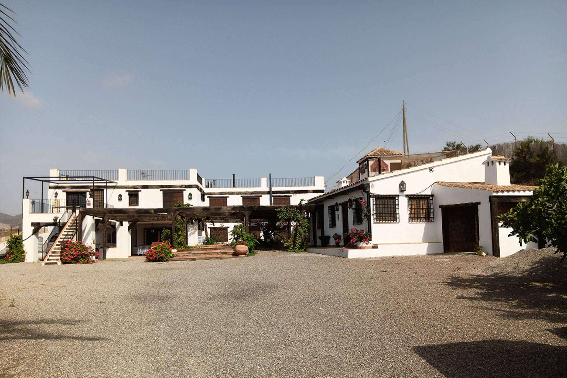 Vivir en un cortijo señorial en la Costa Cálida, de la mano de Paloma Gestión