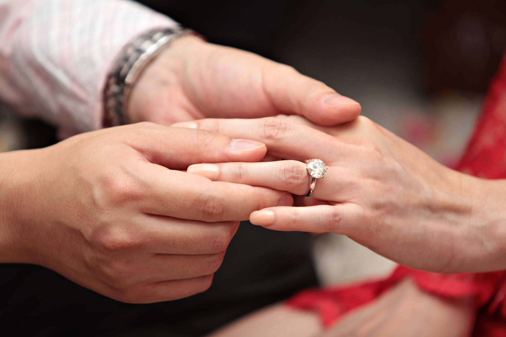 BMG Diamonds cuenta con especialistas en anillos de compromiso con diamantes muy especiales