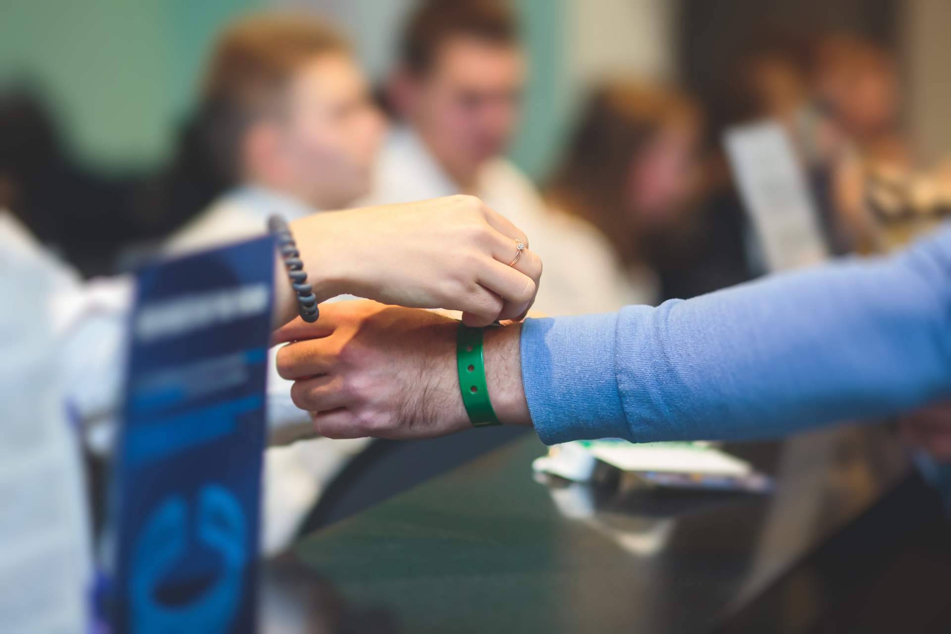 Pulseras Para Discotecas se encarga de la fabricación de pulseras para eventos