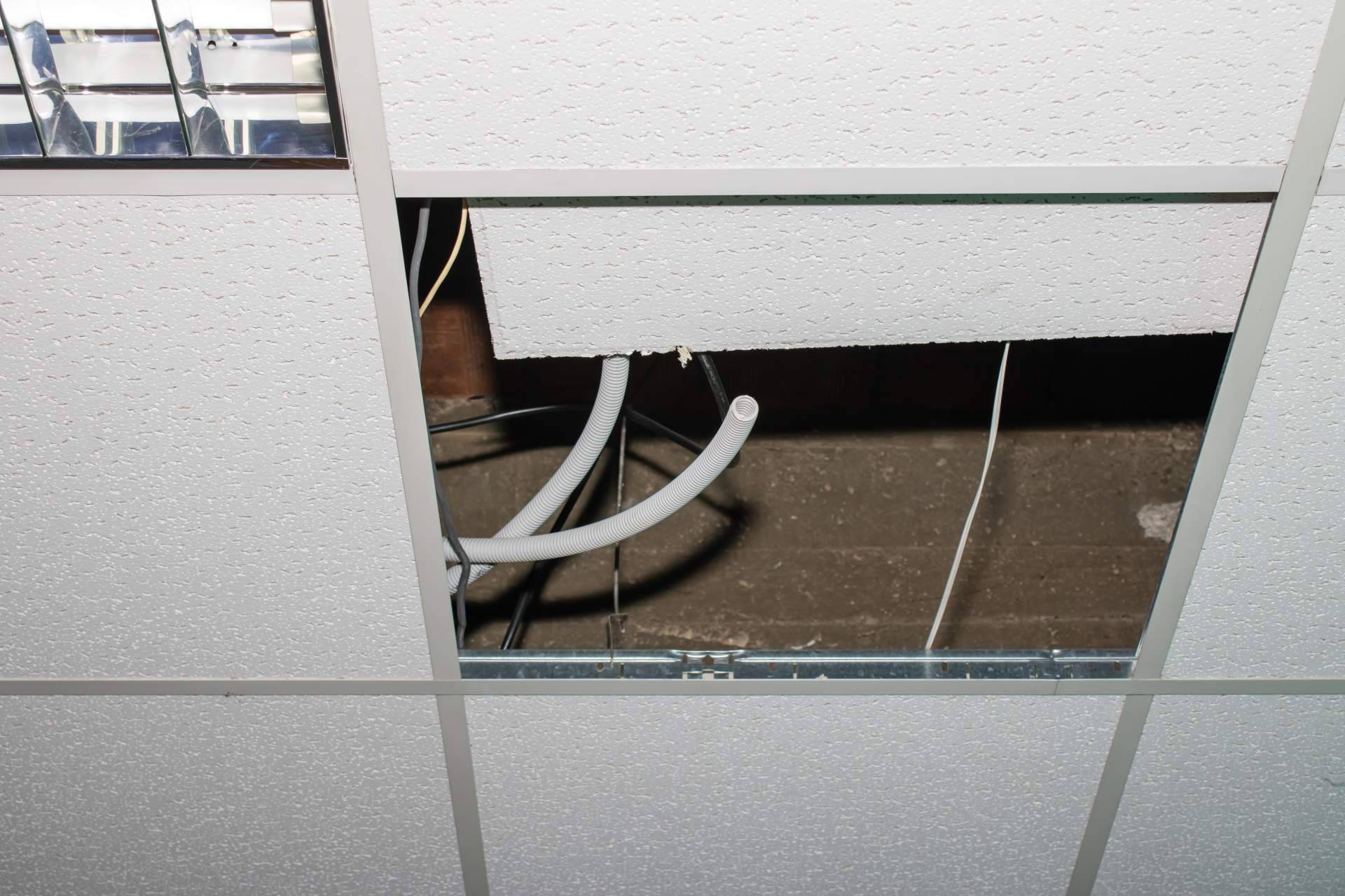 Una opción económica y de fácil instalación, los falsos techos desmontables de FácilReformas