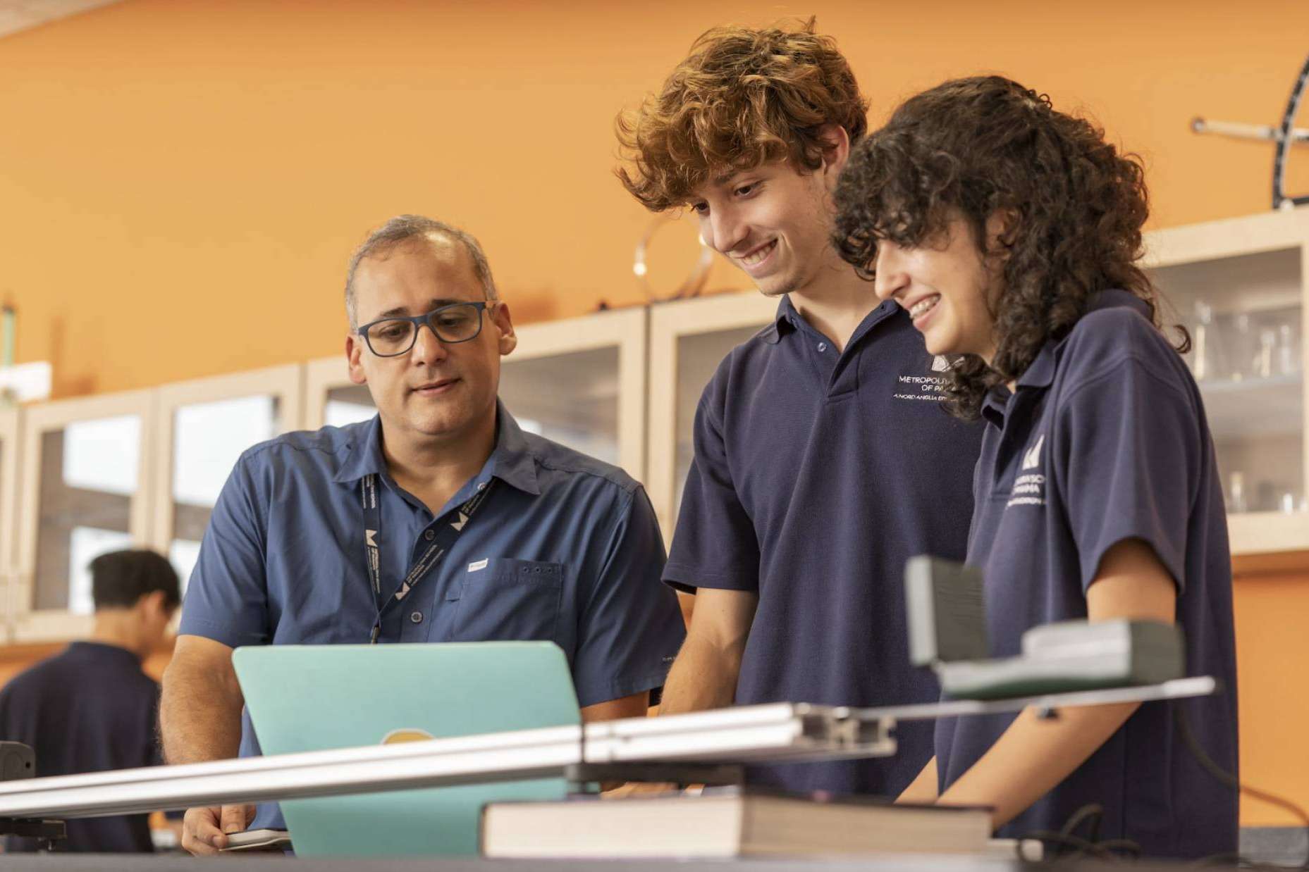 Programa de Bachillerato Internacional del MET; preparar a los estudiantes para un mundo que cambia rápidamente