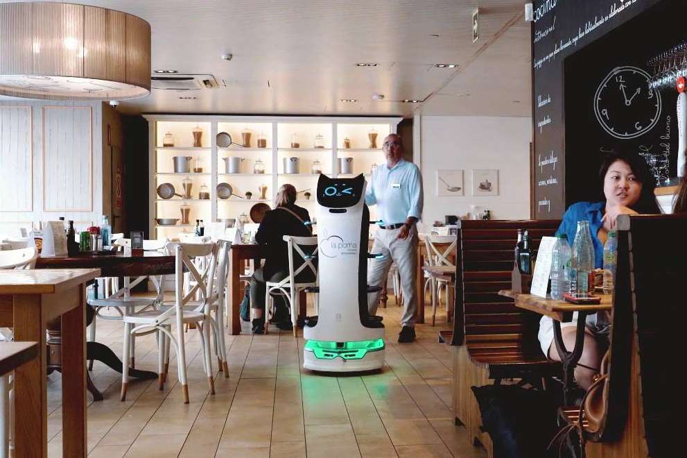 Las características del robot ayudante BellaBot, por Telsystem