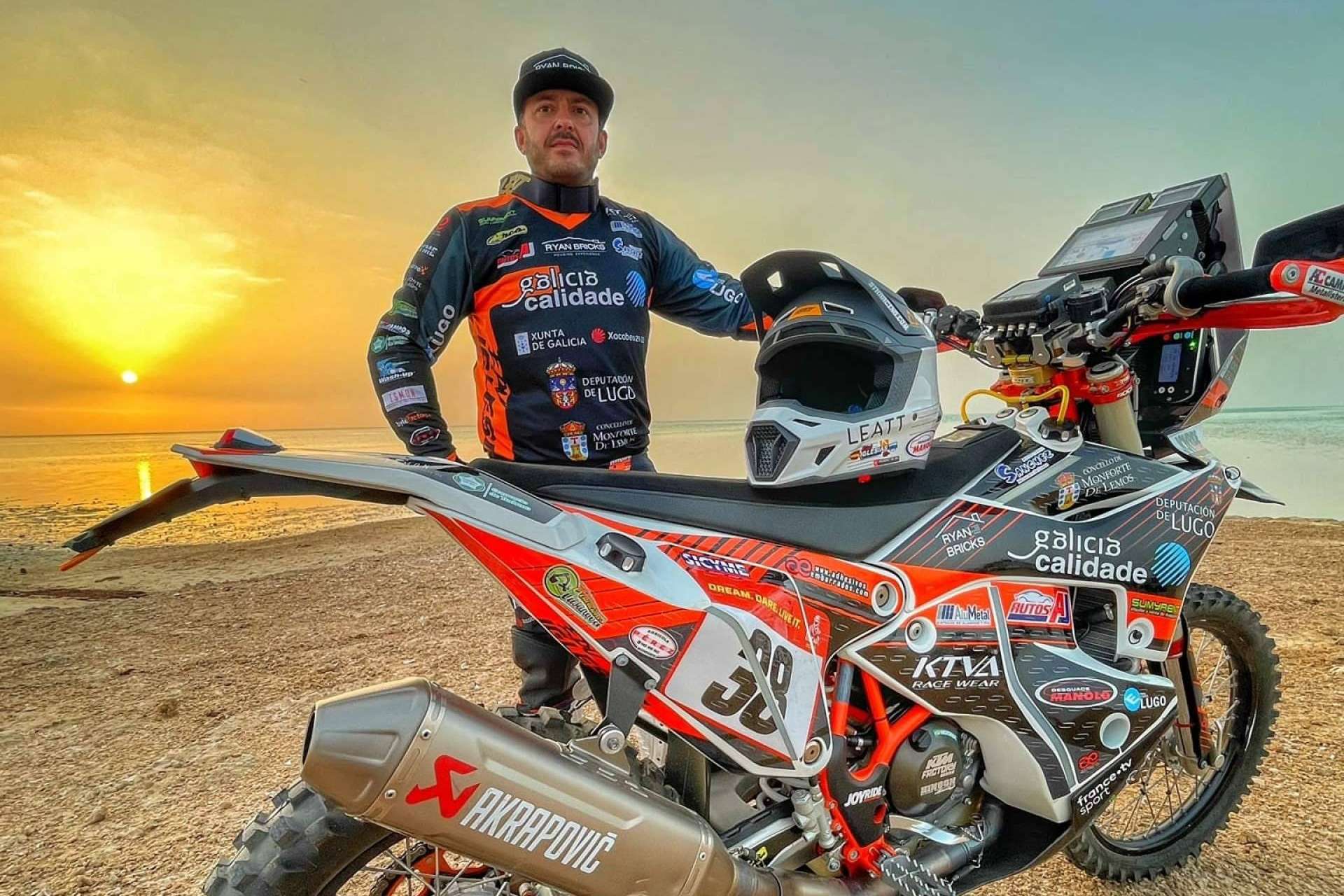 ADHESIVOSEMBARRADOS, personalización de adhesivos moto Dakar
