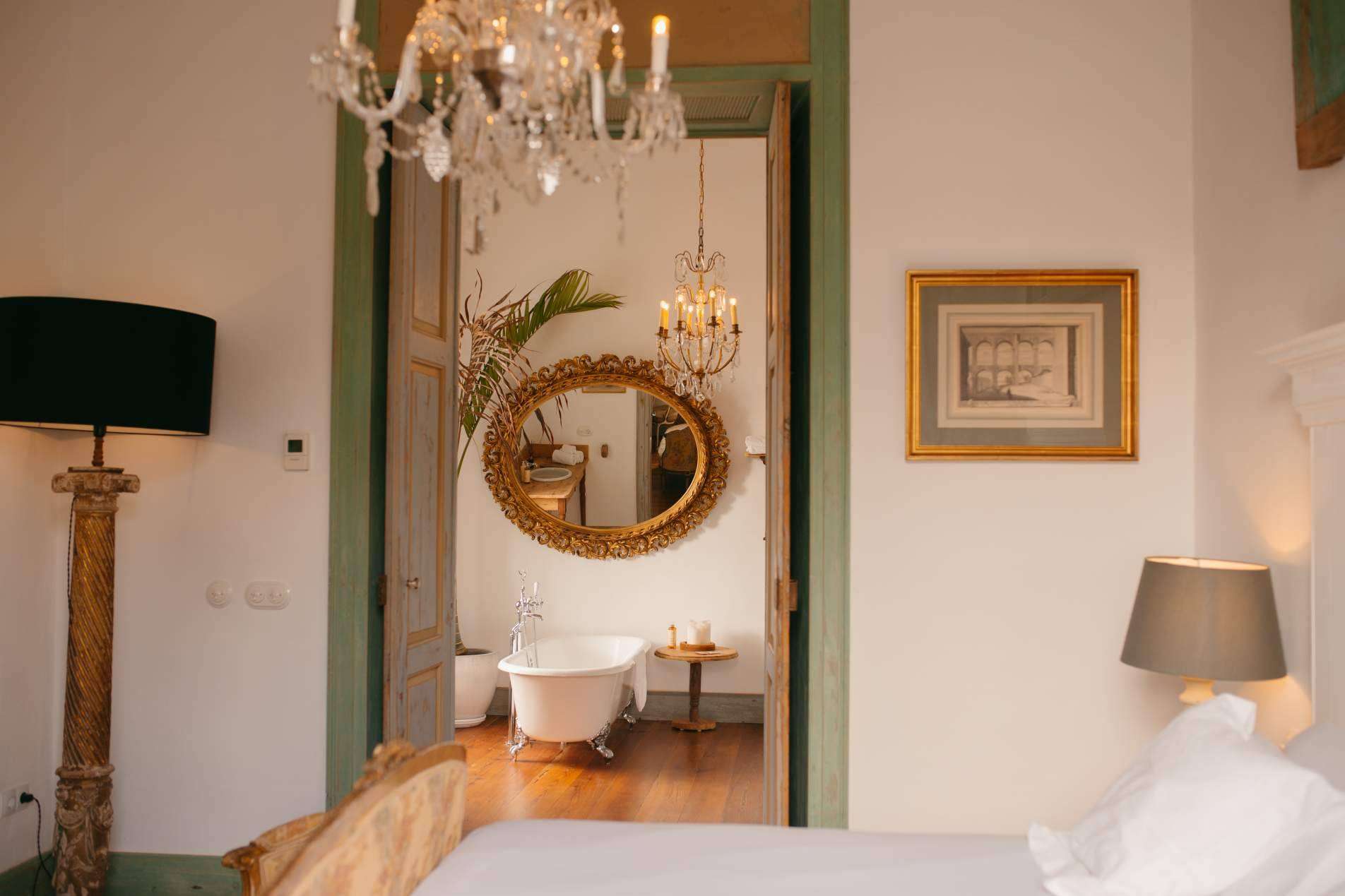 La Casa de los Naranjos es un hotel con encanto ubicado en la isla de Lanzarote