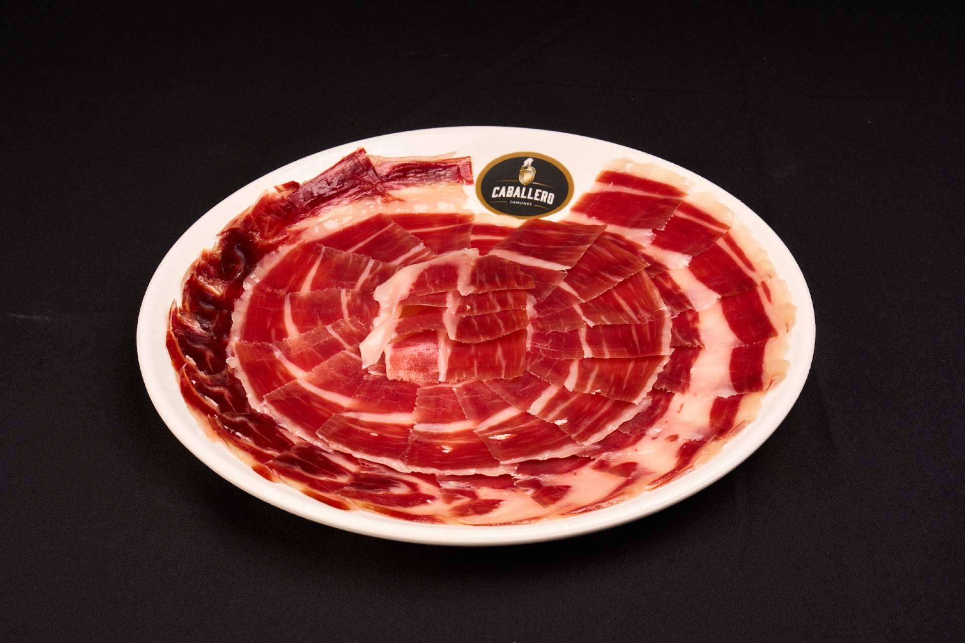 Jamones Caballero dispone de jamón bellota 100% ibérico