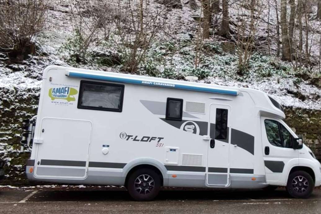 ¿Dónde están los mejores sitios para ir en autocaravana a esquiar?, por la firma Amafi Caravaning