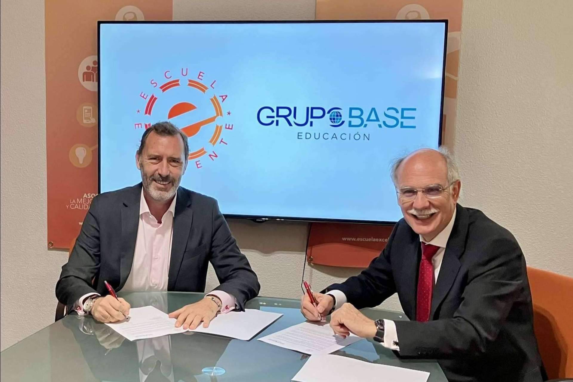 Acuerdo entre Escuela Excelente y Grupo Base Educación para desarrollar un programa de formación destinado a más de 3000 docentes