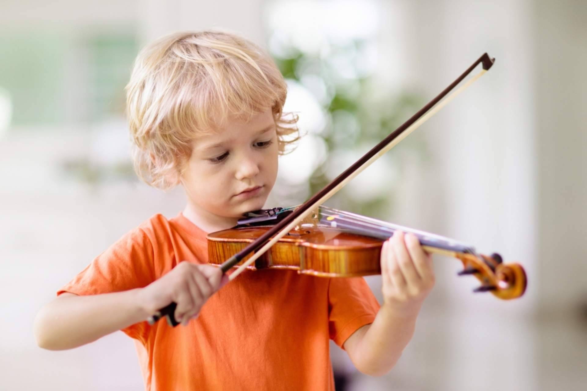 Escuela de Música La Clave explica la importancia para el desarrollo integral de tocar un instrumento