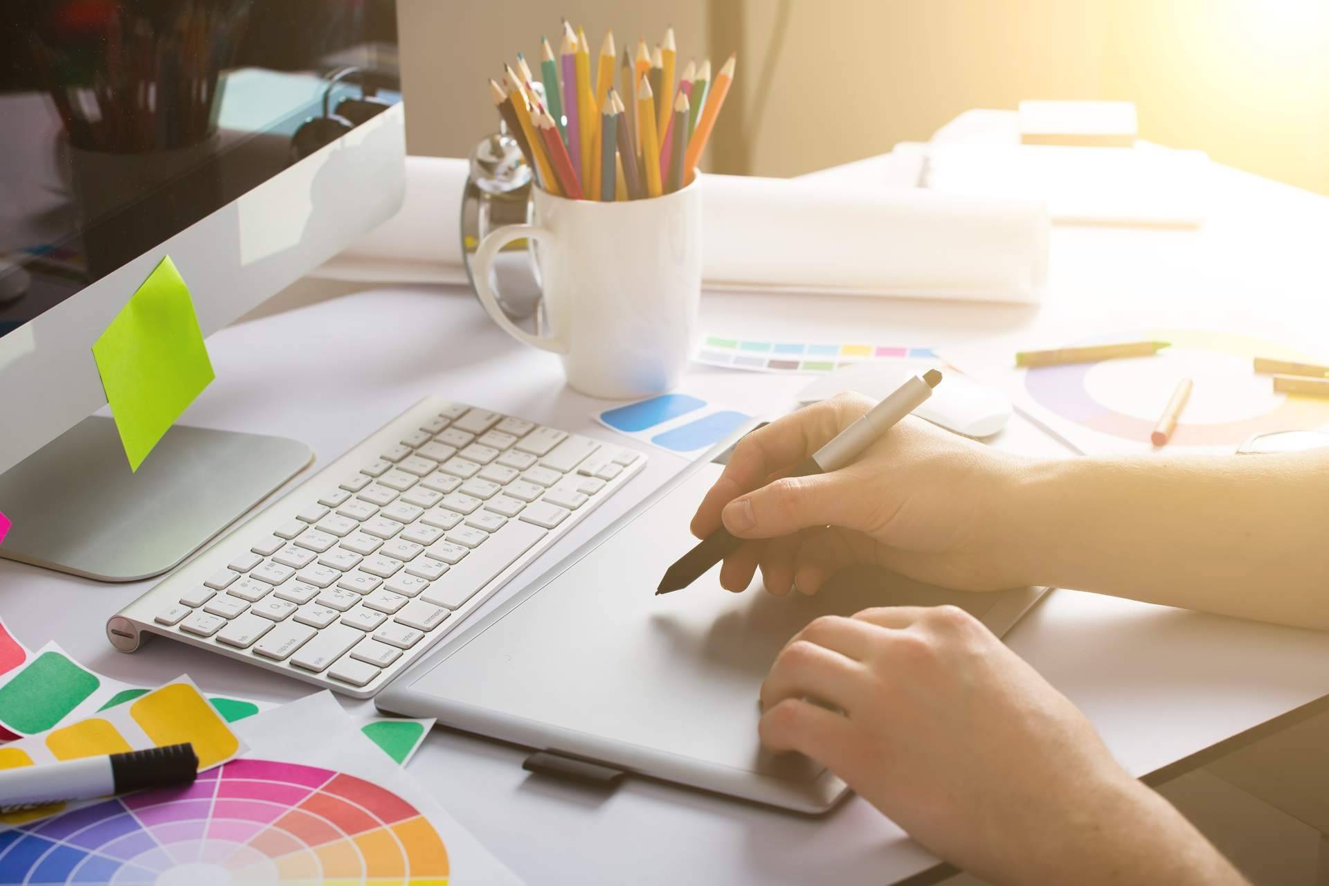 Las ventajas de estudiar diseño gráfico y marketing digital