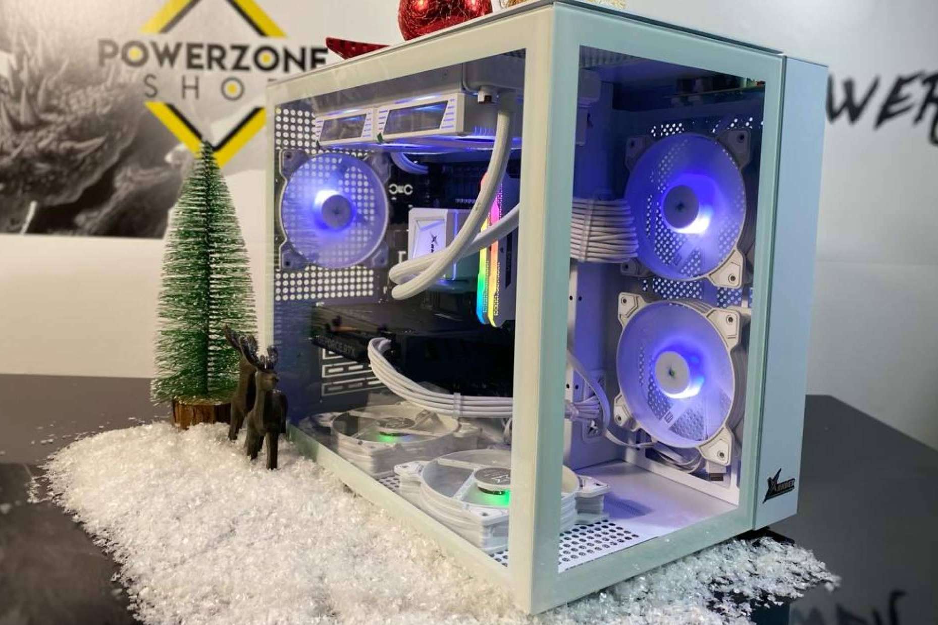 Descubrir las gamas de PC gaming en PowerZoneShop para ideas de regalos de Navidad