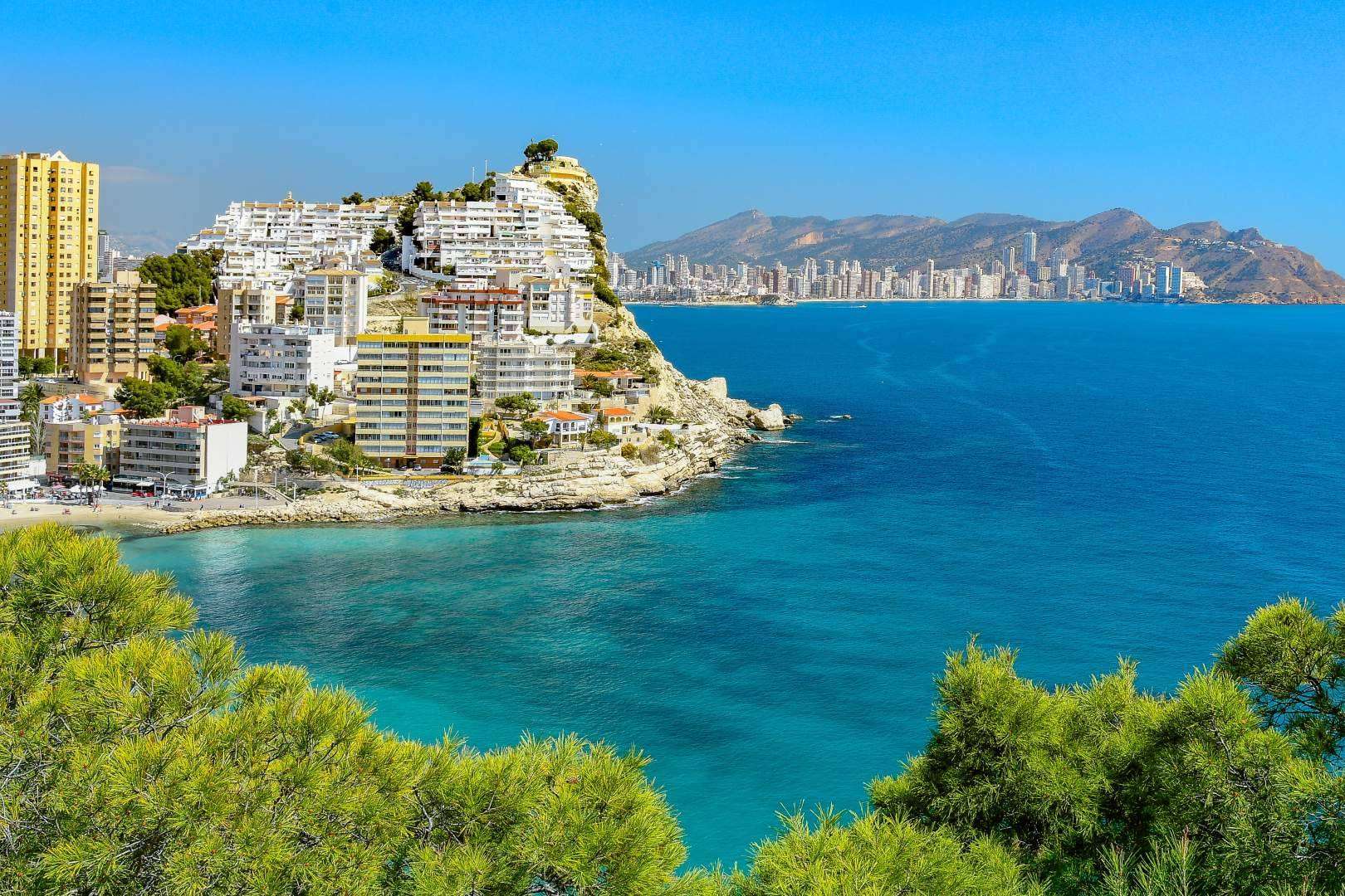 DinHjelper-RealEstate explica por qué los americanos compran en Costa Blanca