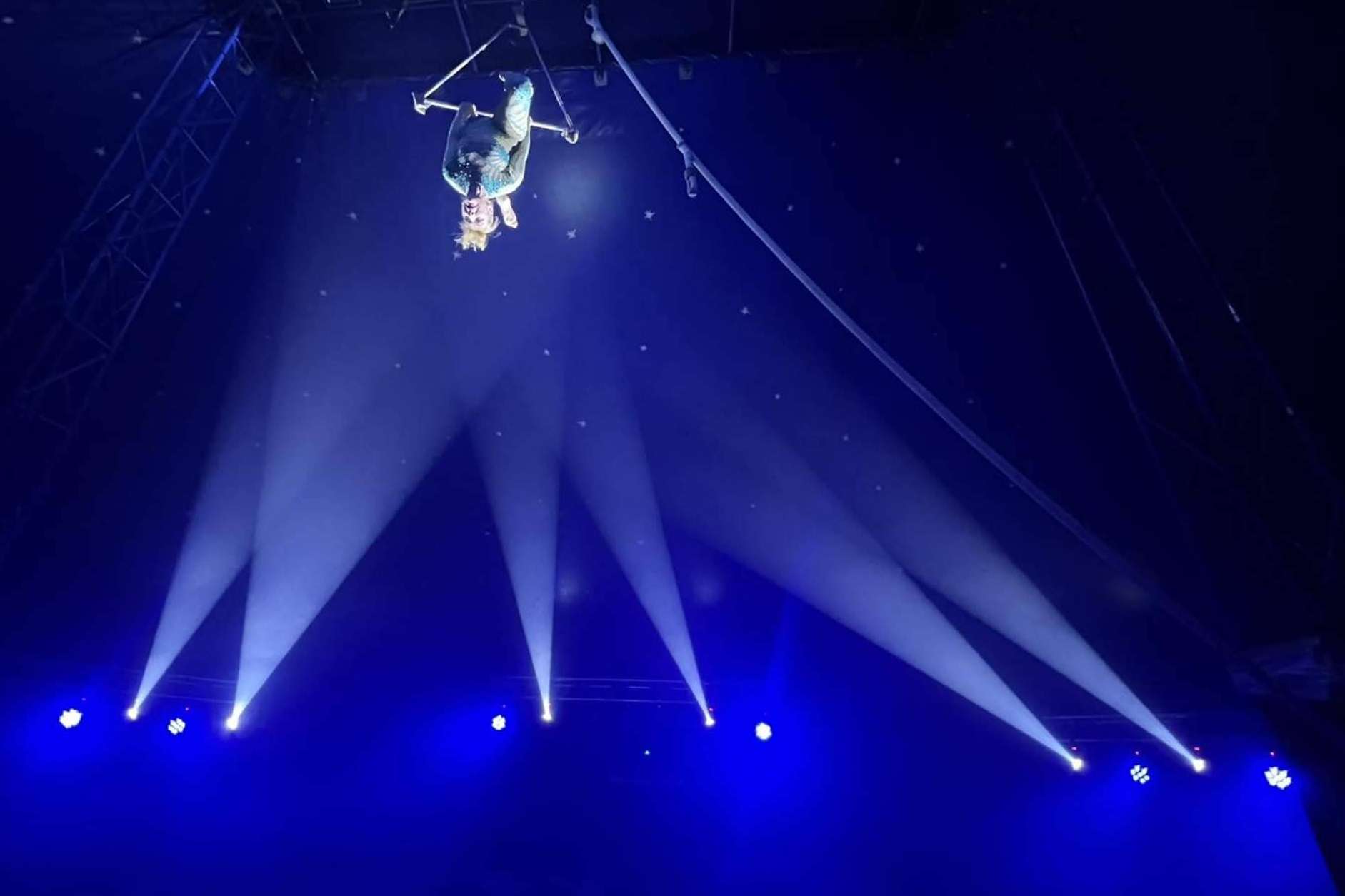 El nuevo circo de la Navidad de Alpha Circus