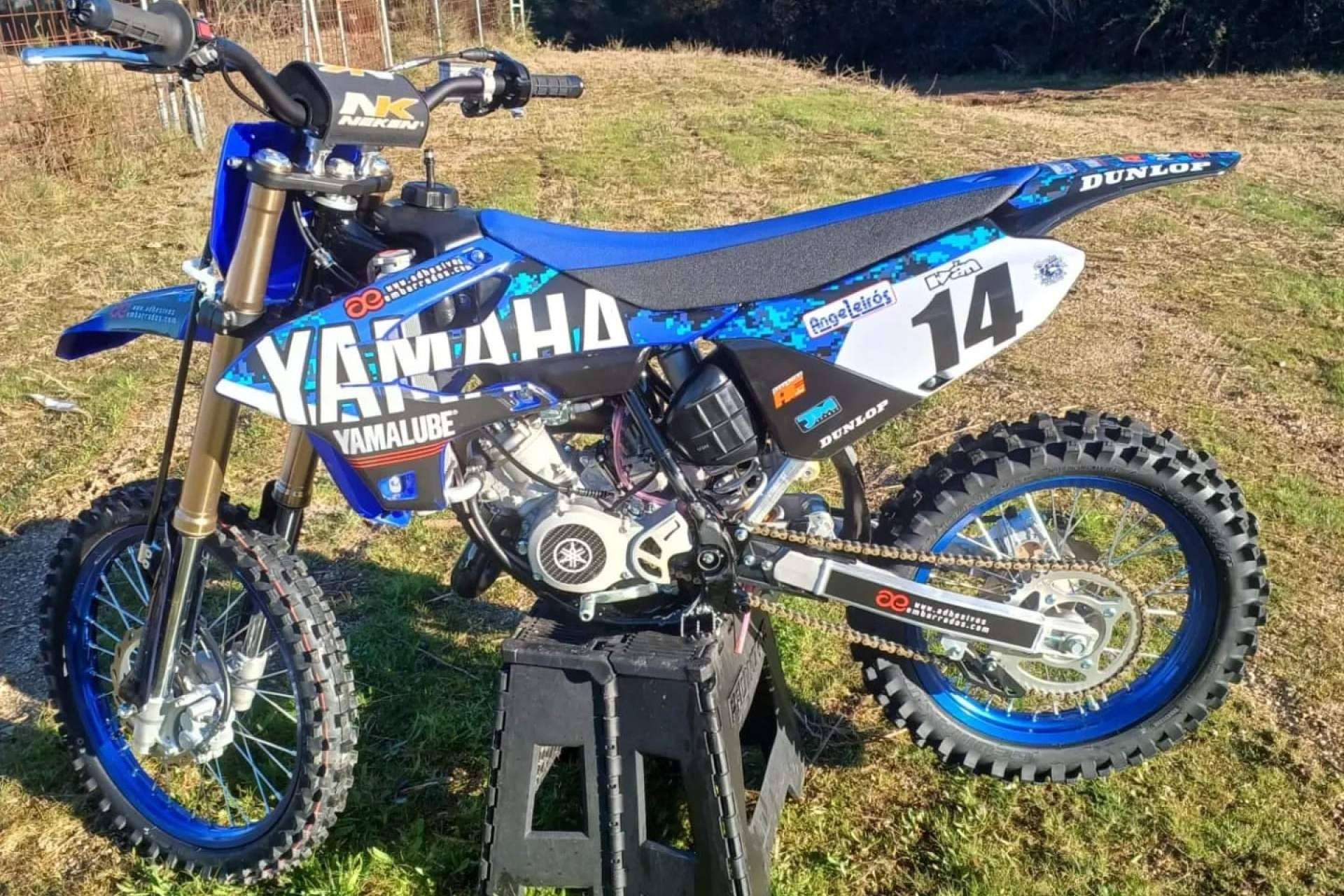 Amplia variedad de adhesivos motocross en ADHESIVOSEMBARRADOS
