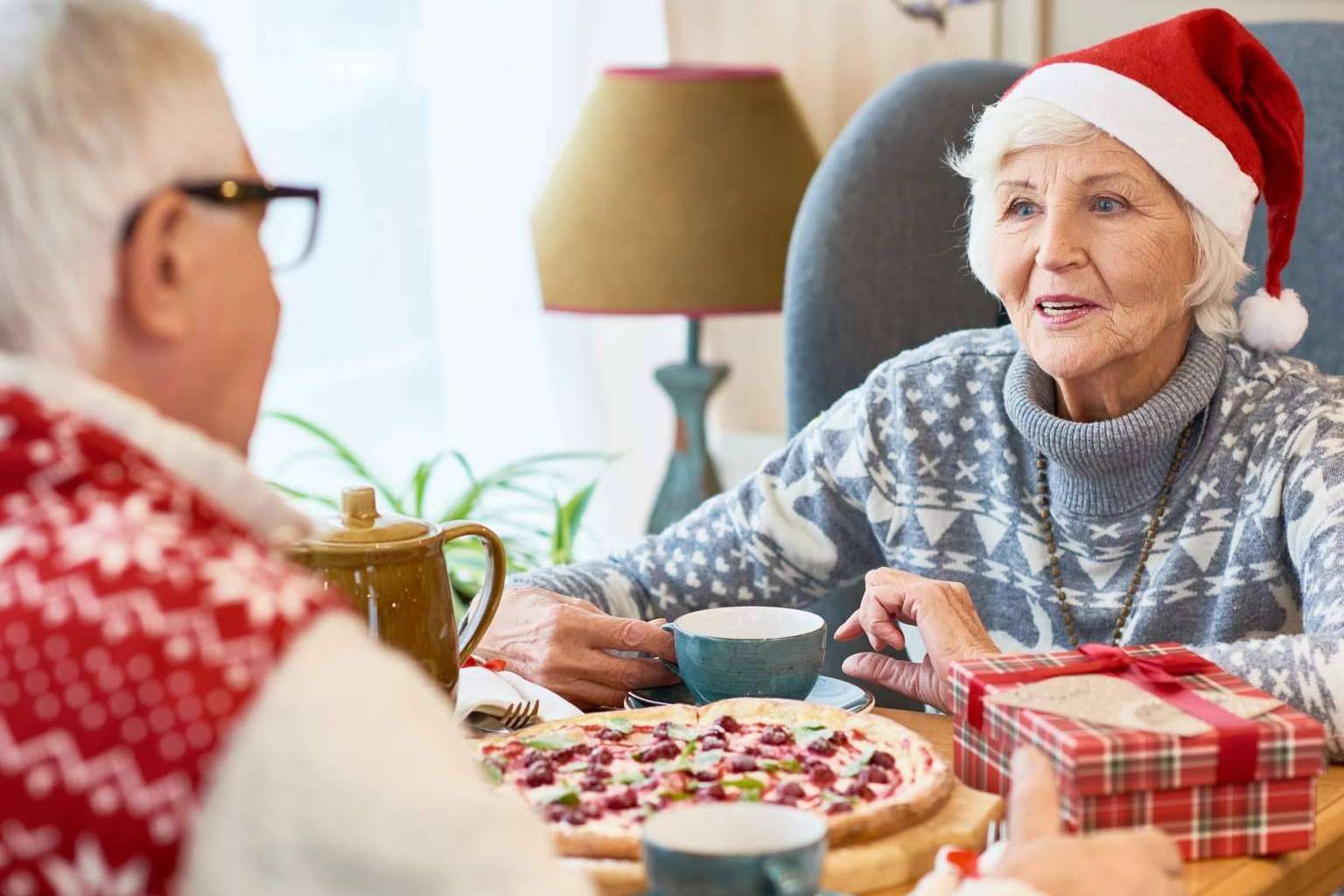 En Navidad, la importancia de cuidar, acompañar a los mayores y combatir la soledad