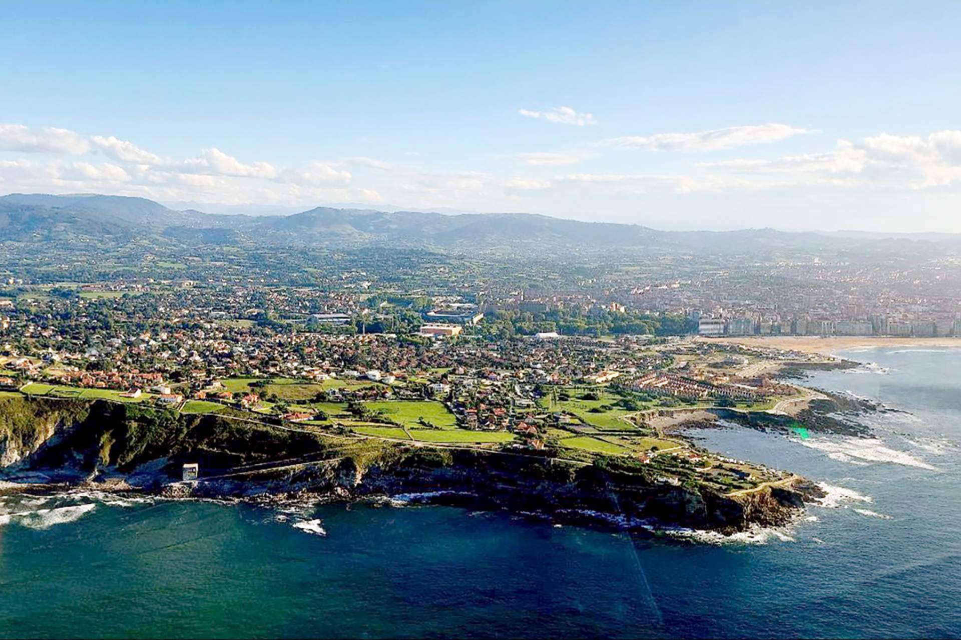 Los lugares de España más adecuados y atractivos para practicar el vuelo en avión ultraligero
