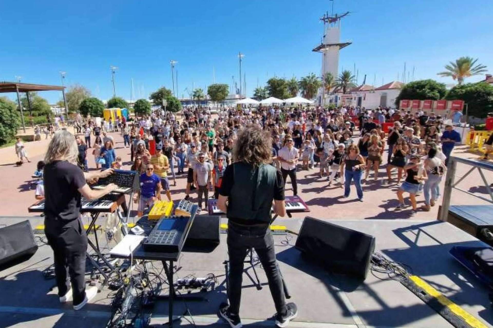 La agenda de eventos culturales en la Plaza del Mar en el Grao de Castellón