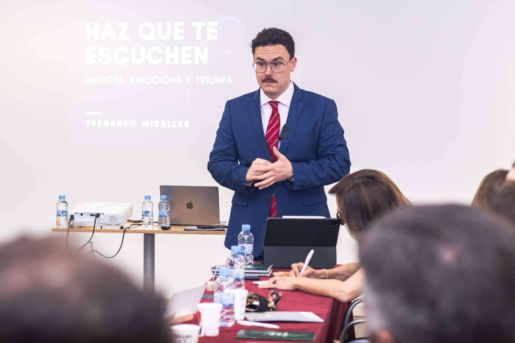 El curso de oratoria Madrid de Fernando Miralles permite potenciar las habilidades de comunicación y aumentar las ventas