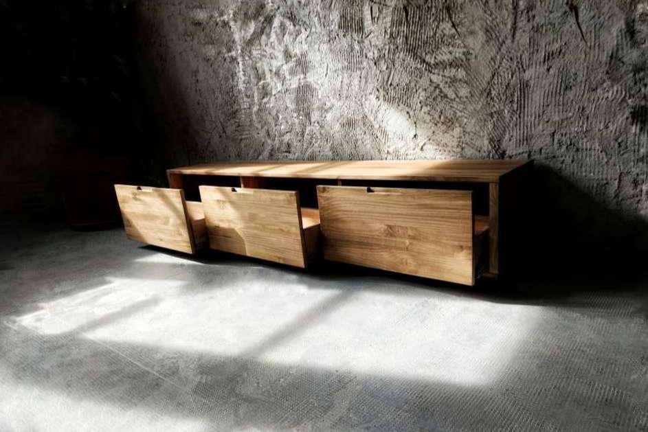 La firma de muebles de madera maciza en tendencia, Ekström Furniture, se instala a Badajoz
