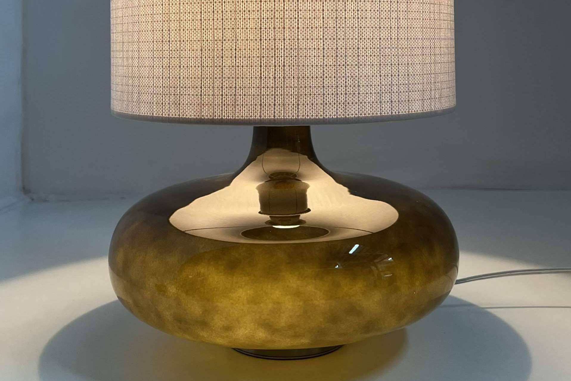 Home Switch Home es una empresa fabricante de lámparas con bases de cristal iluminadas
