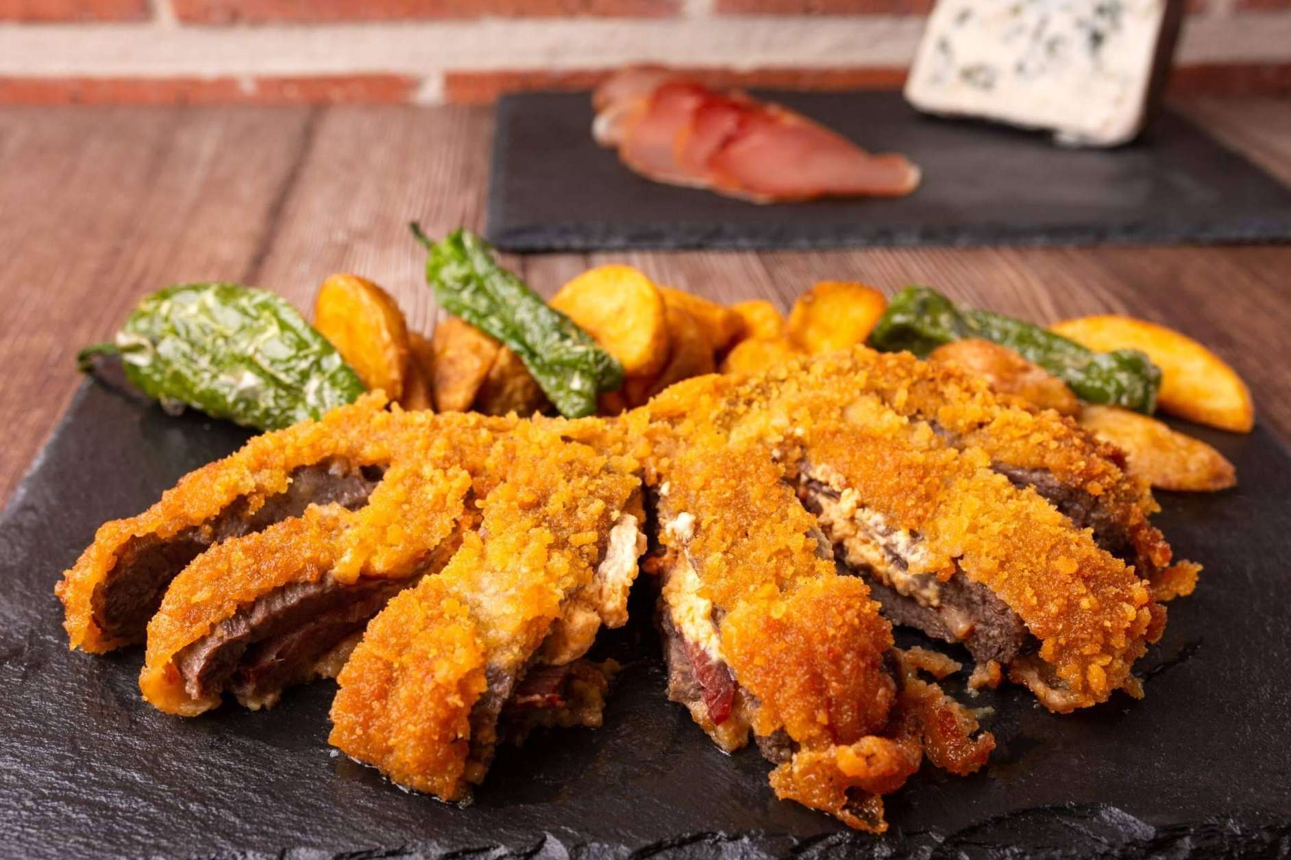 El proveedor de cachopos asturianos Kachopo King elabora estos productos artesanalmente uno a uno en Gijón