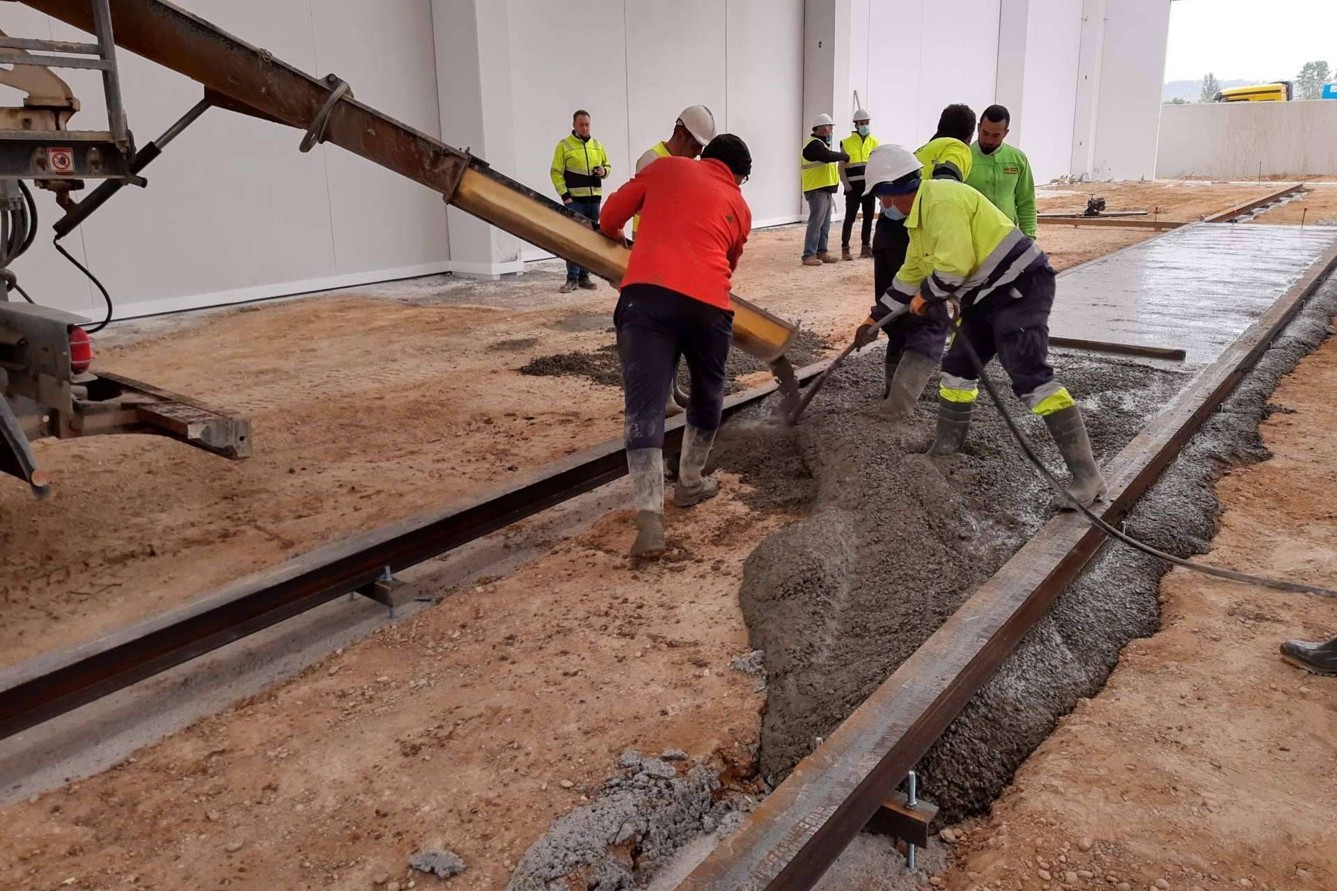 Sobre las fibras en solera industrial en Aranda de Duero