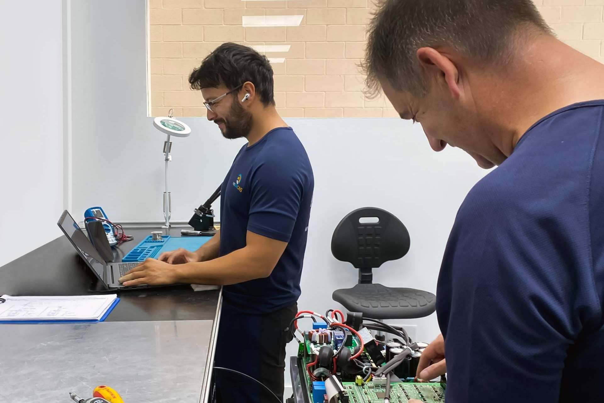 Rebacas da el salto a los sistemas industriales a gran escala en fotovoltaica con baterías de litio
