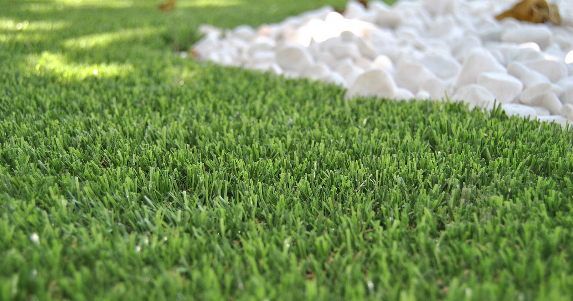 Césped artificial para el hogar, ¿qué ventajas tiene?, por Albergrass
