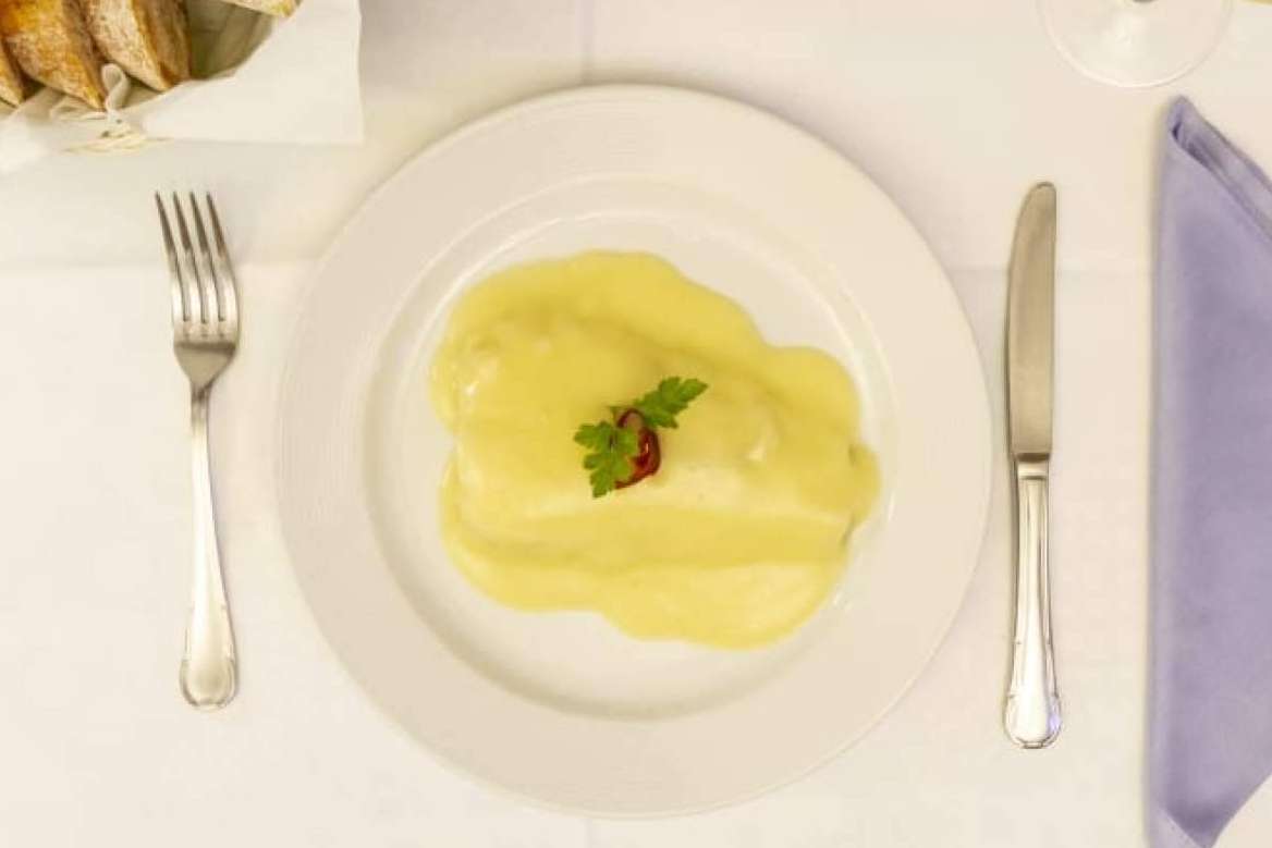 El Potaje de Vigilia y el bacalao pil pil, dos de los platos estrella del restaurante Casa Ricardo en Madrid